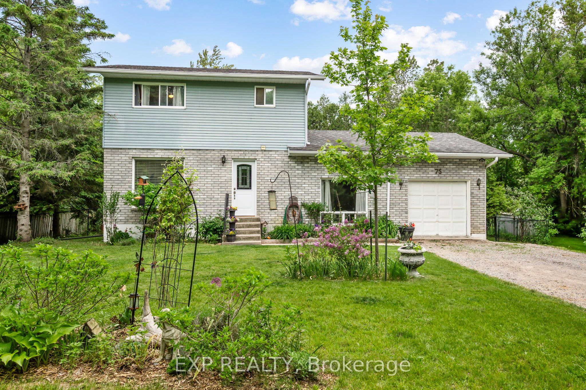 75 Brook Cres Property Photo 1