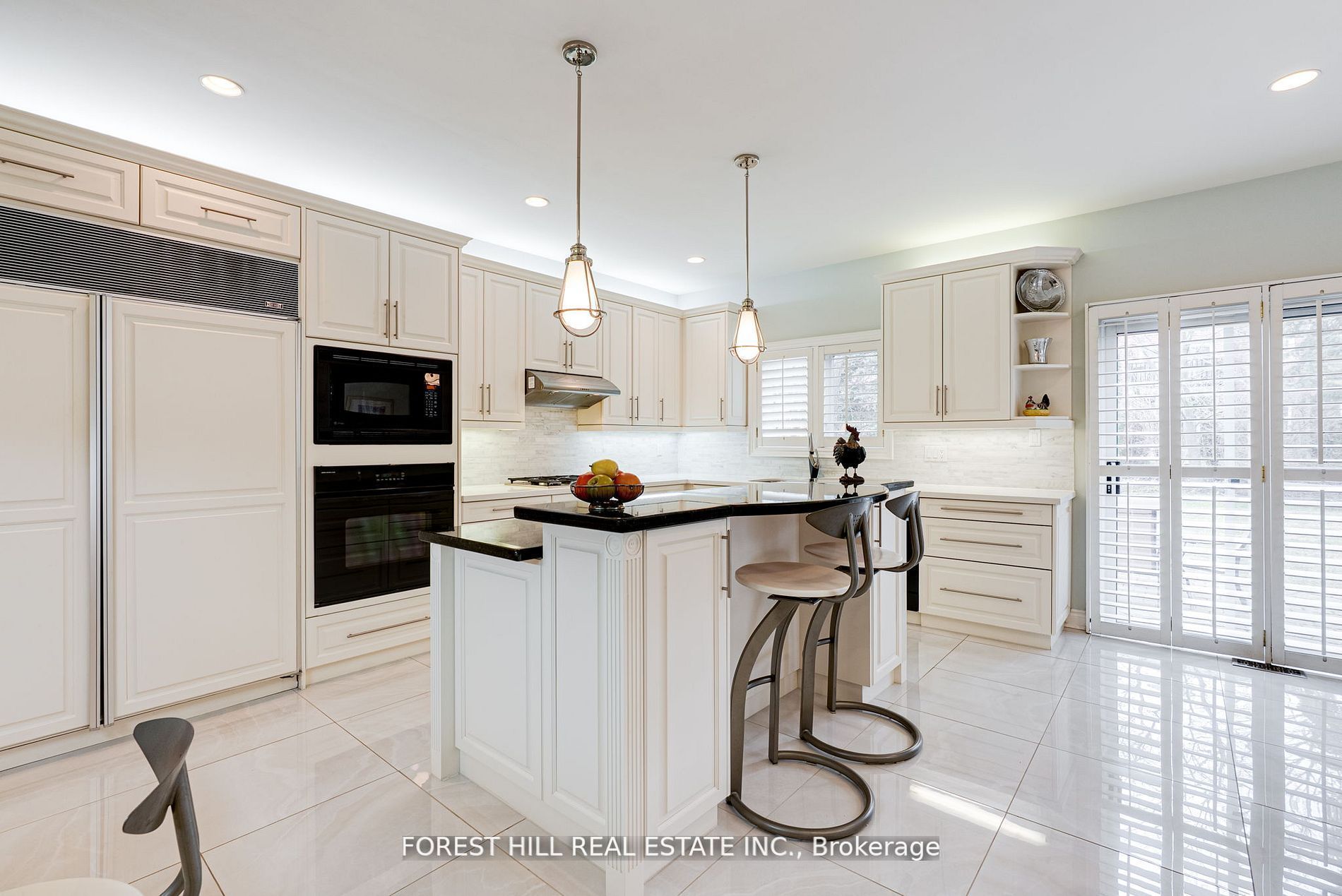 66 Sanibel Cres Property Photo 1