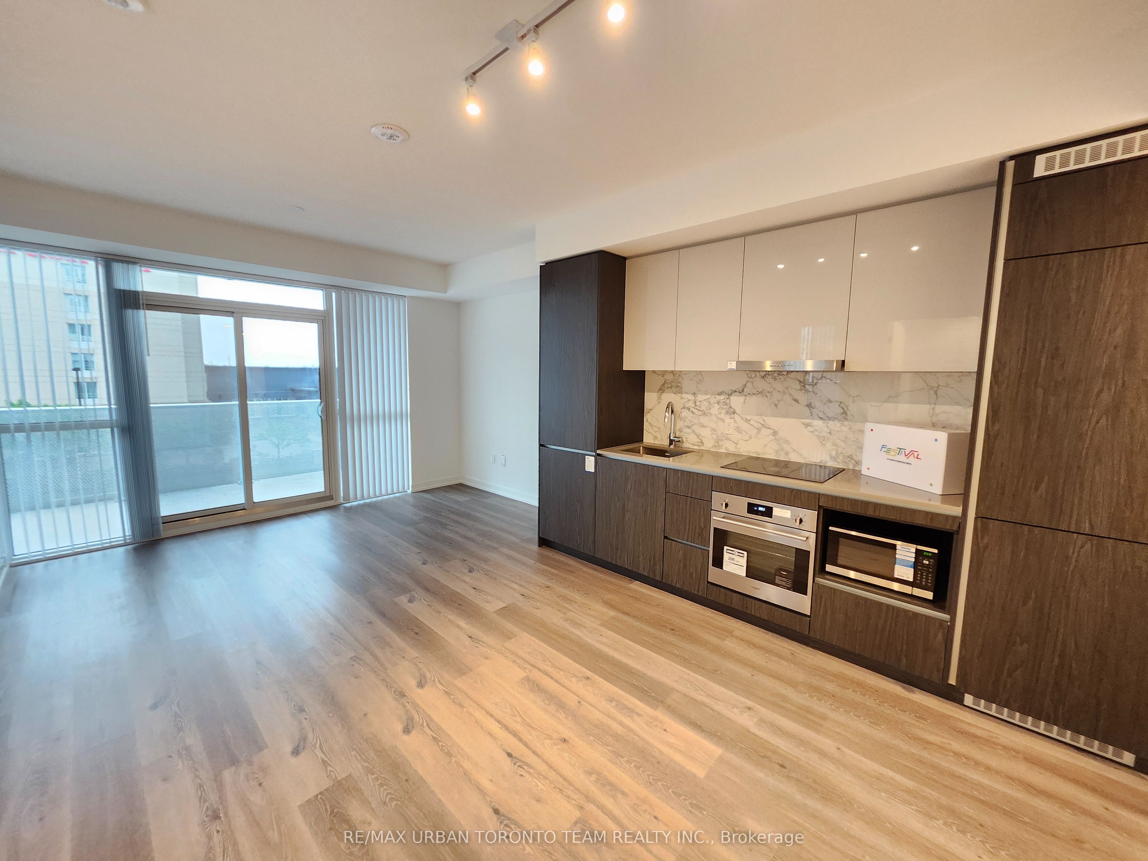 28 Interchange Way 308 Property Photo 1