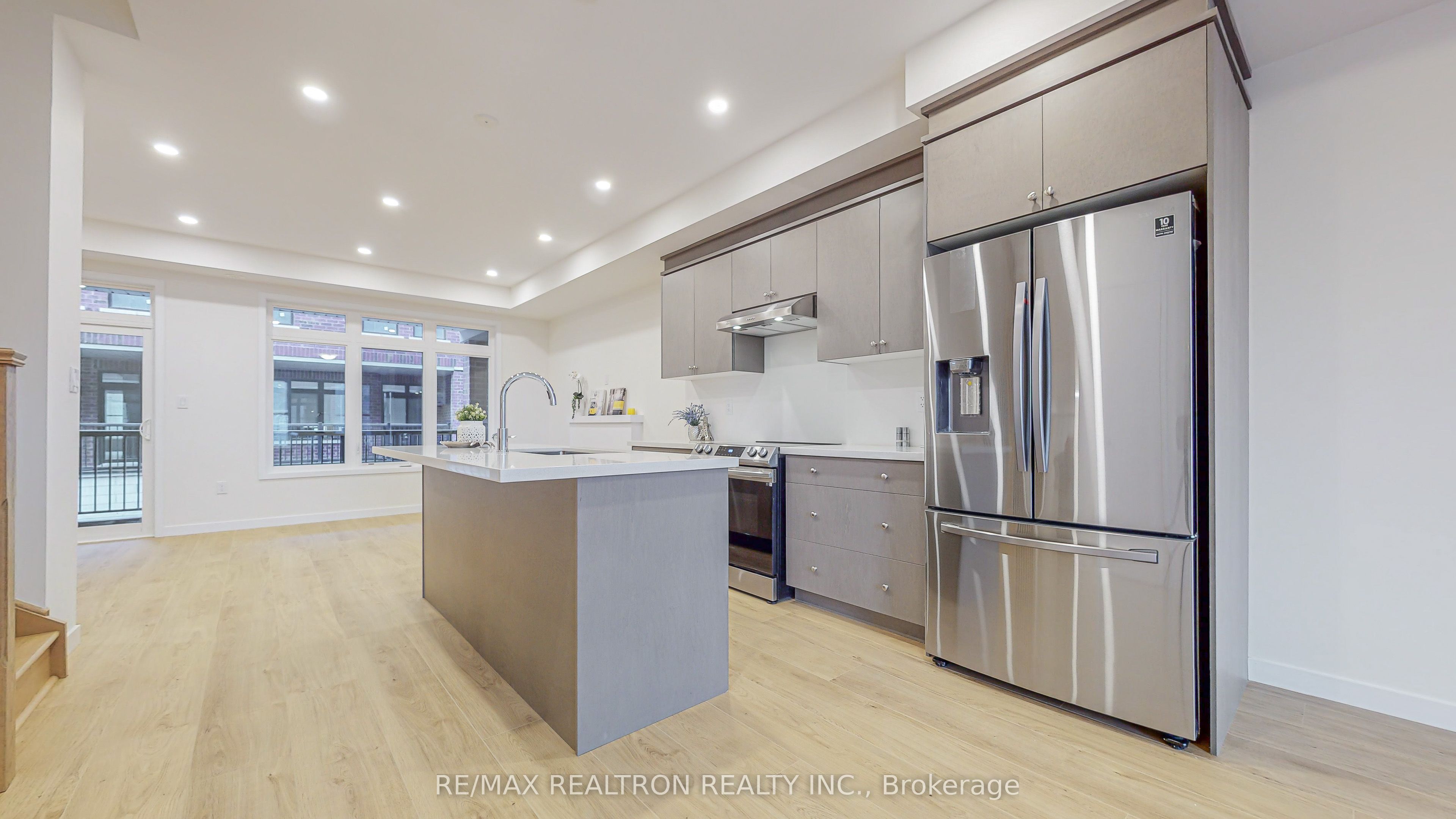 10262 Keele Street Property Photo 4