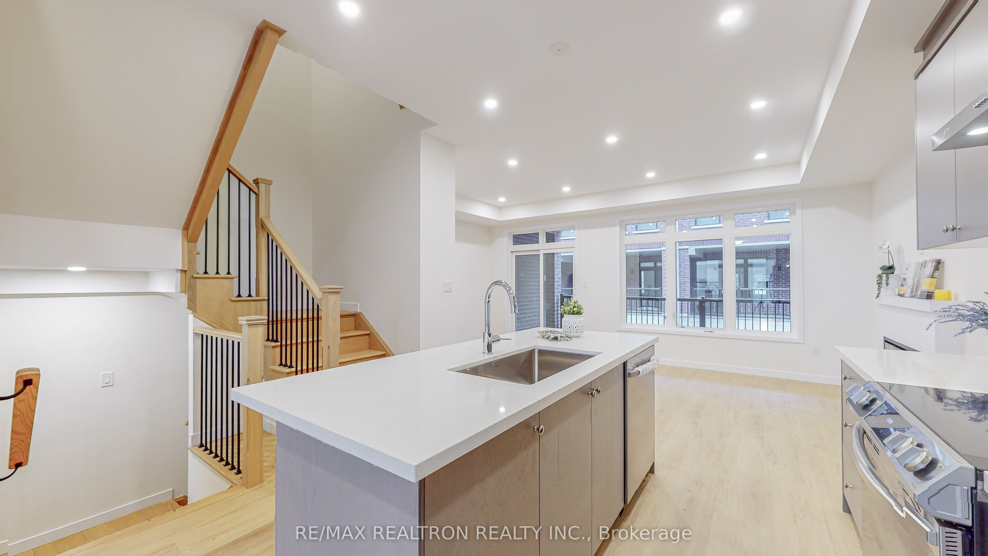 10262 Keele Street Property Photo 5