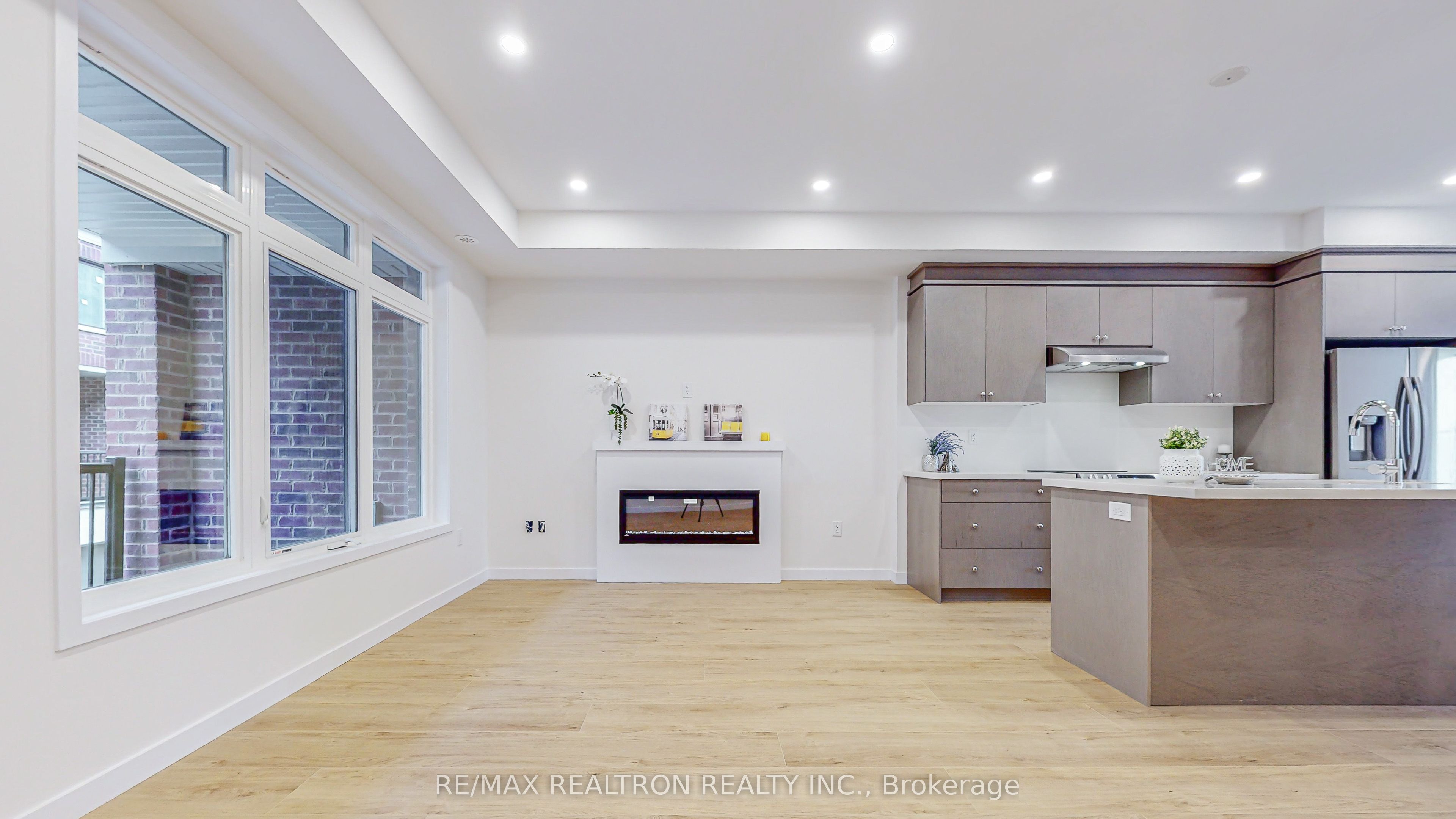 10262 Keele Street Property Photo 7