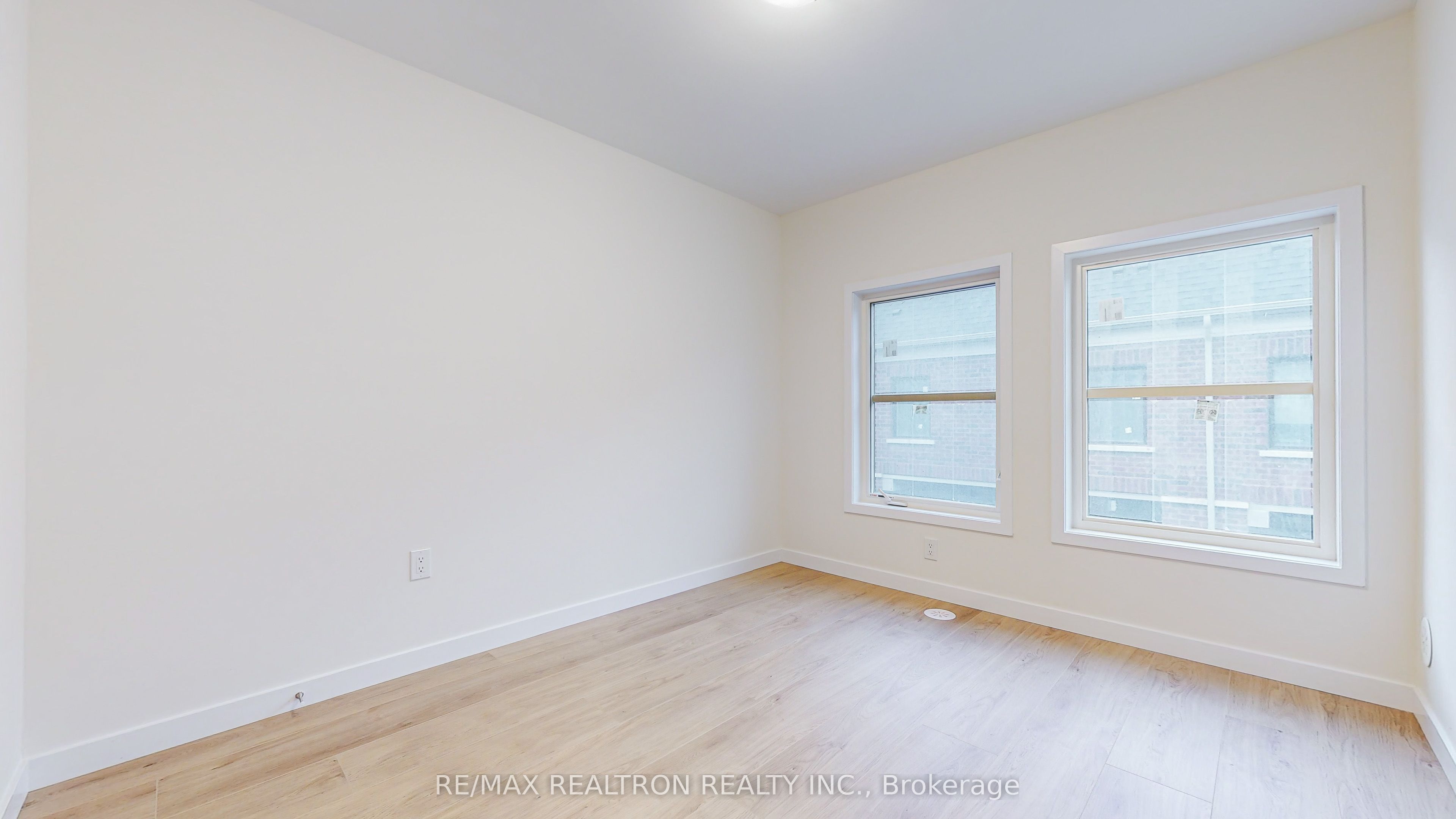 10262 Keele Street Property Photo 8