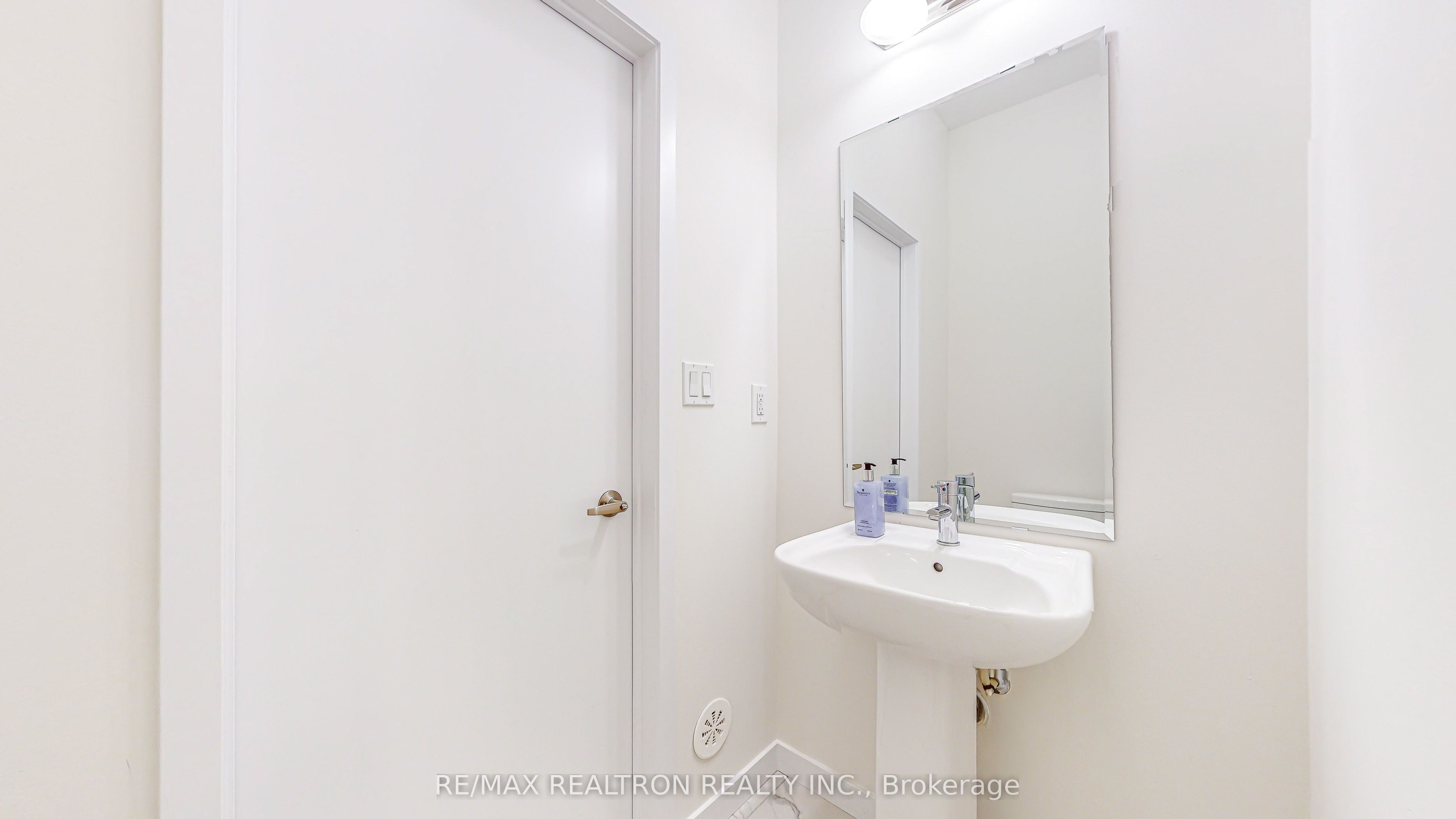 10262 Keele Street Property Photo 10