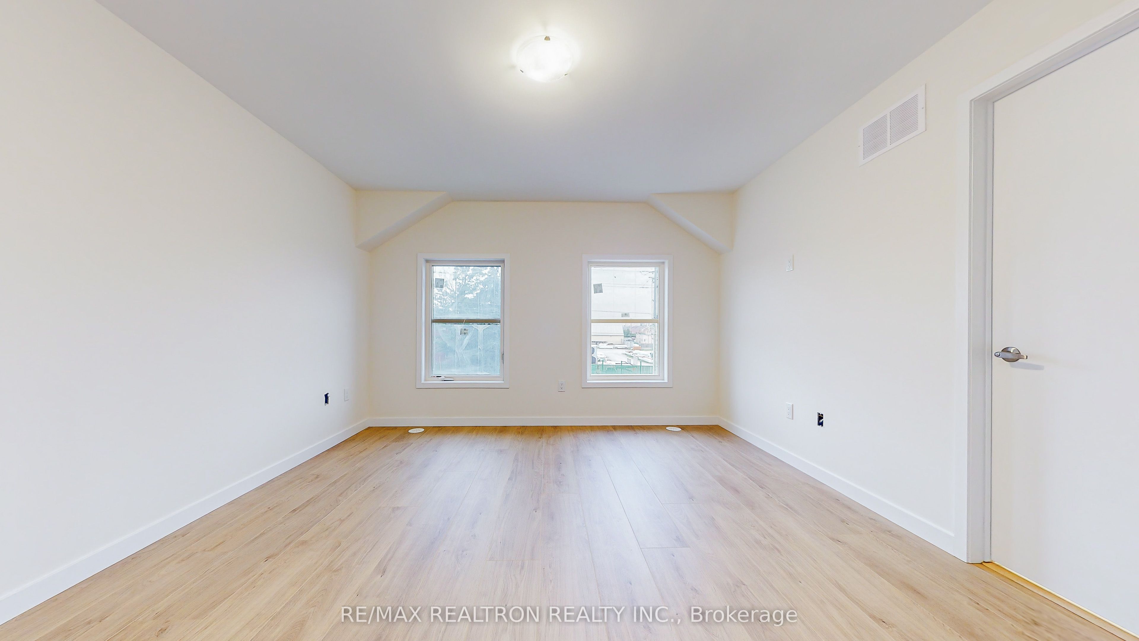 10262 Keele Street Property Photo 17