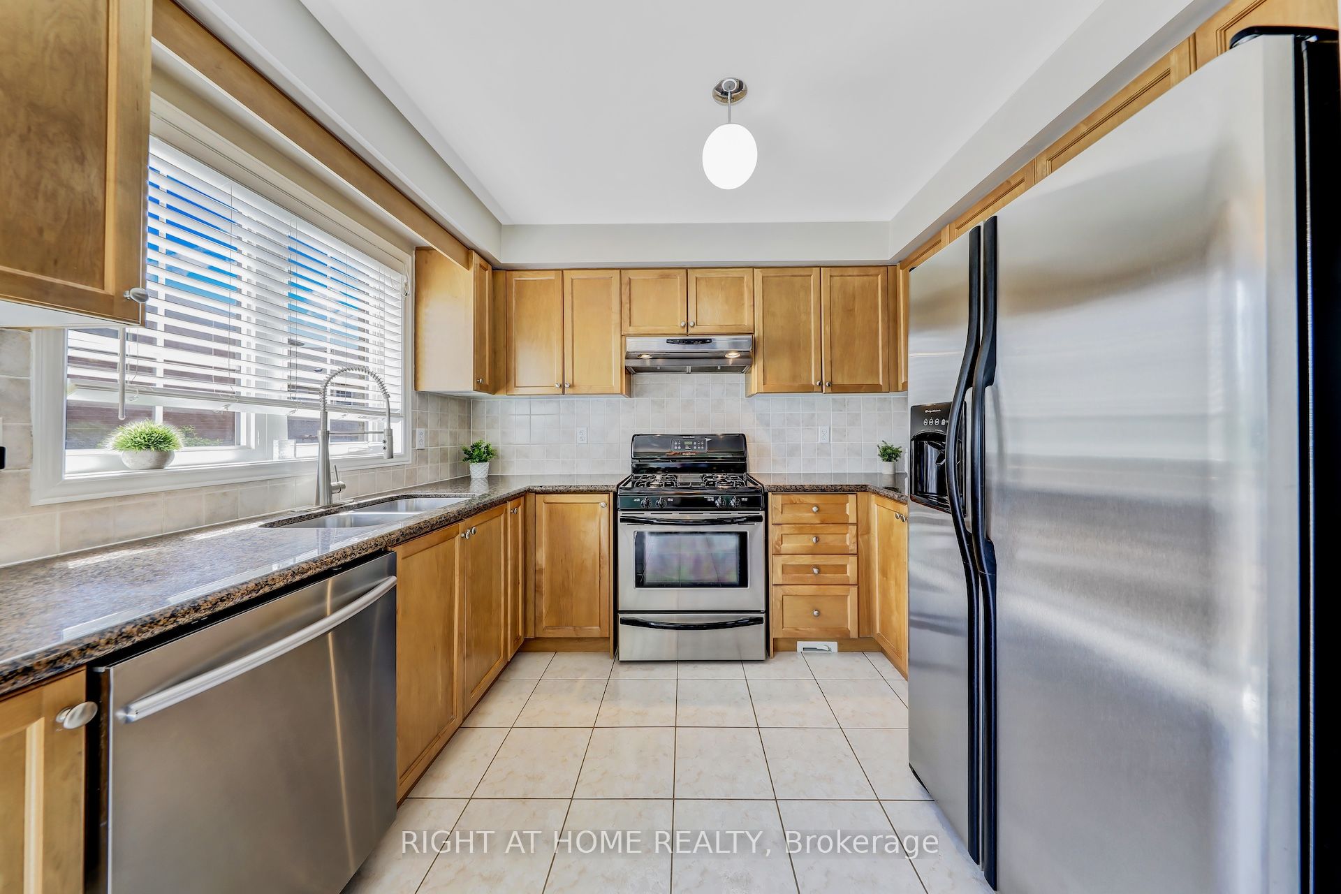 108 King William Crescent Property Photo 6