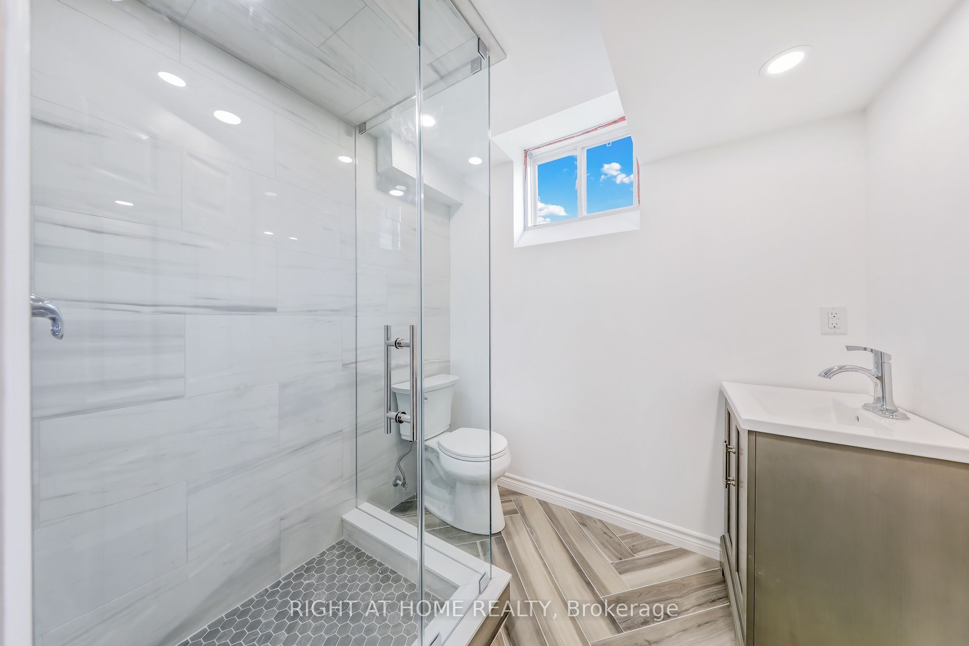 108 King William Crescent Property Photo 16
