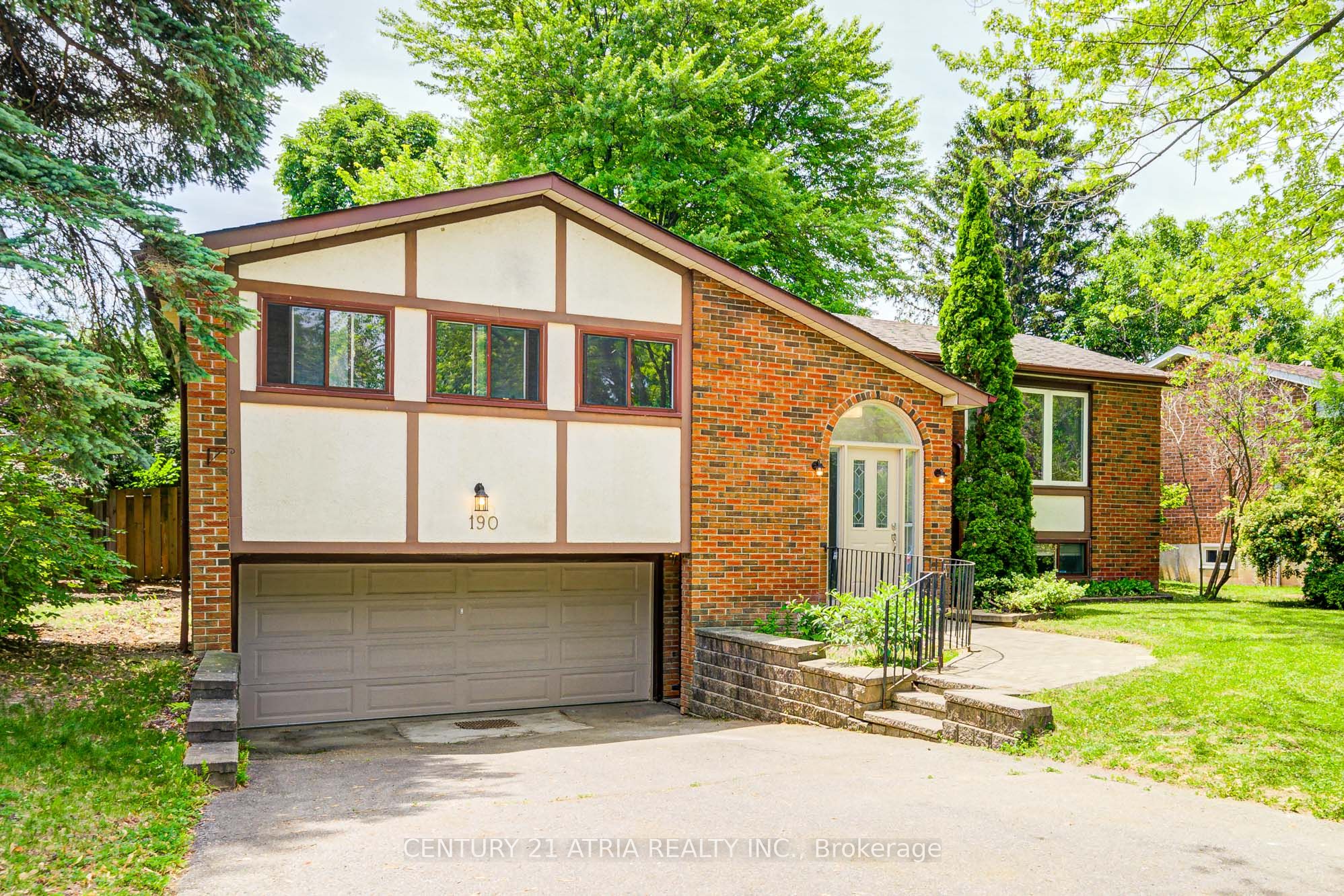 190 Romfield Circuit Property Photo 1