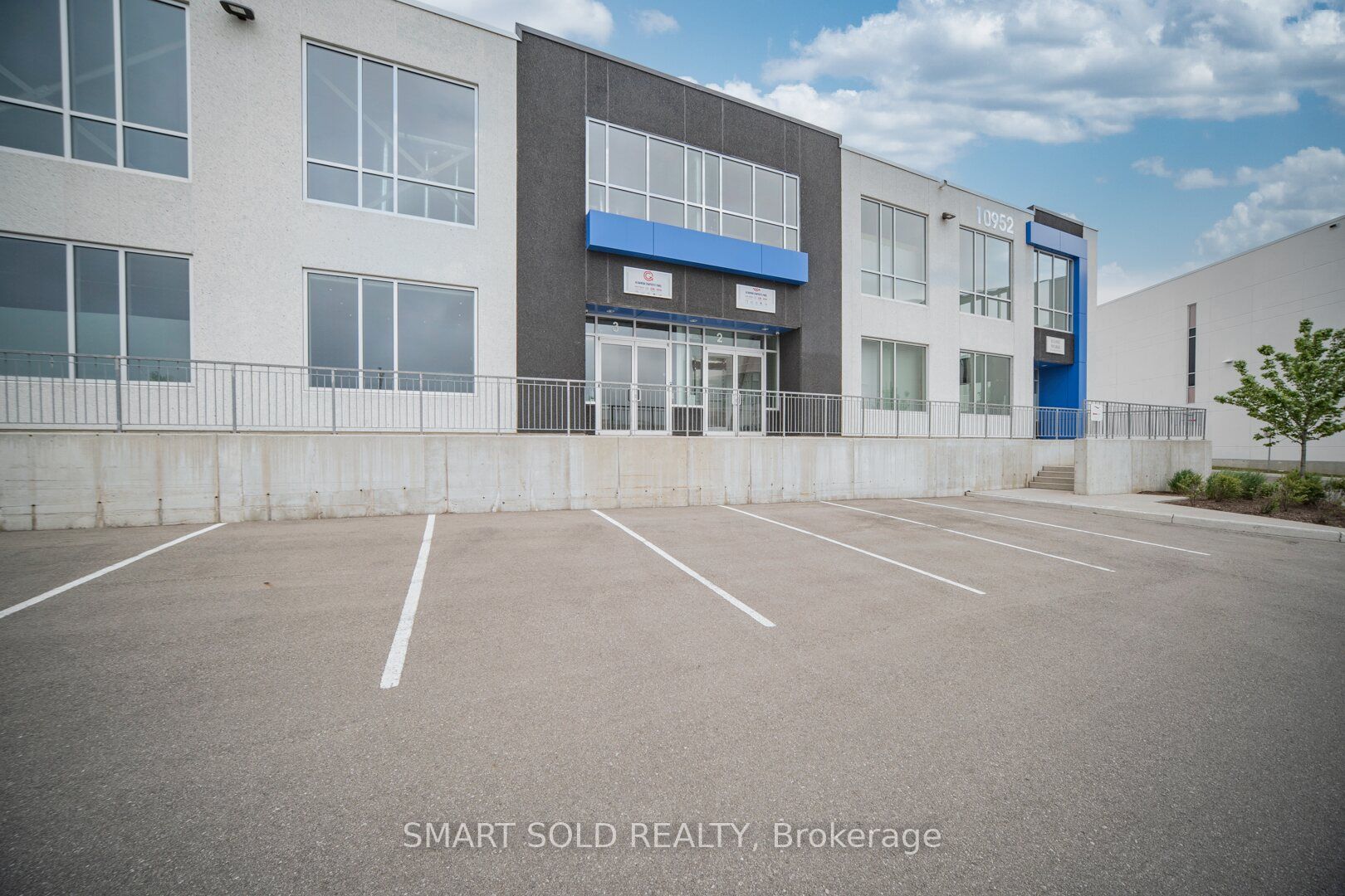 #2-3 - 10952 Woodbine Avenue Property Photo
