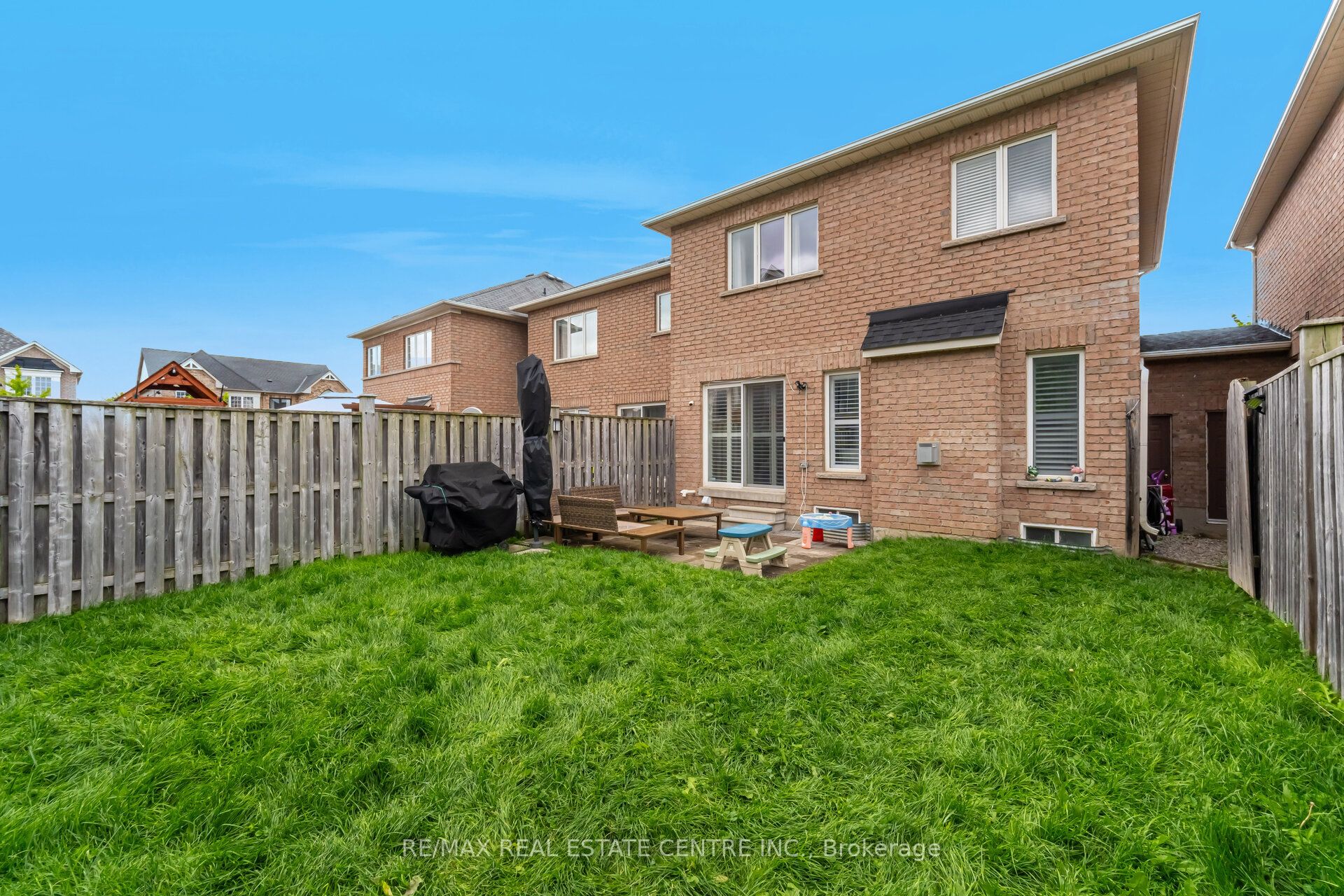 34 Firbank Lane Property Photo 41
