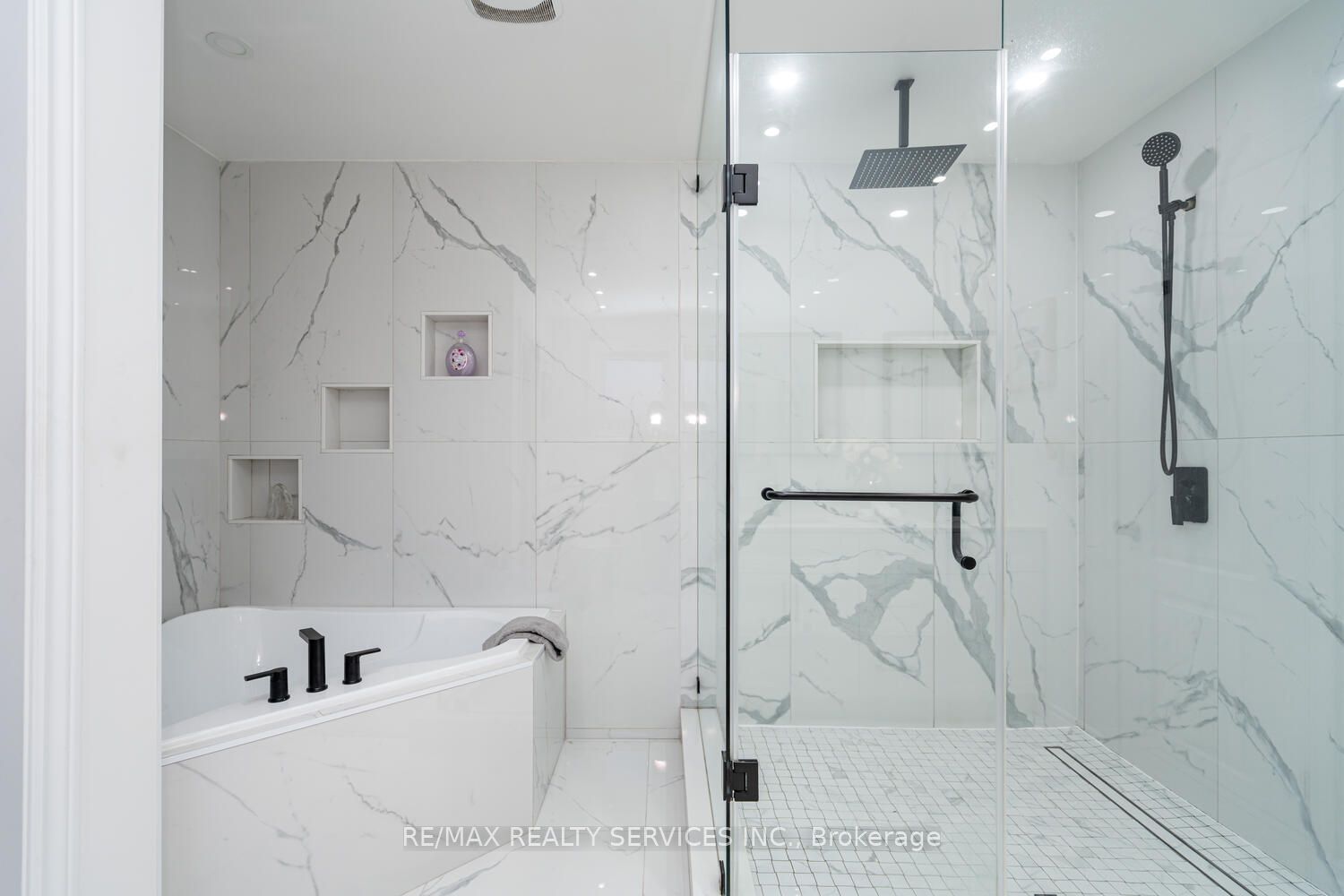 10 Gold Finch Place Property Photo 28