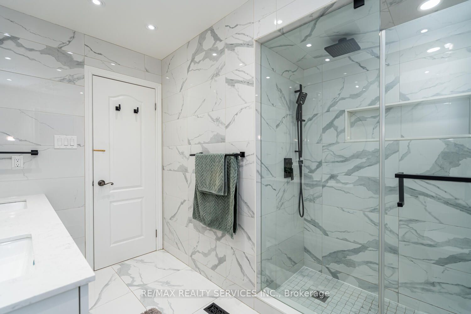 10 Gold Finch Place Property Photo 33