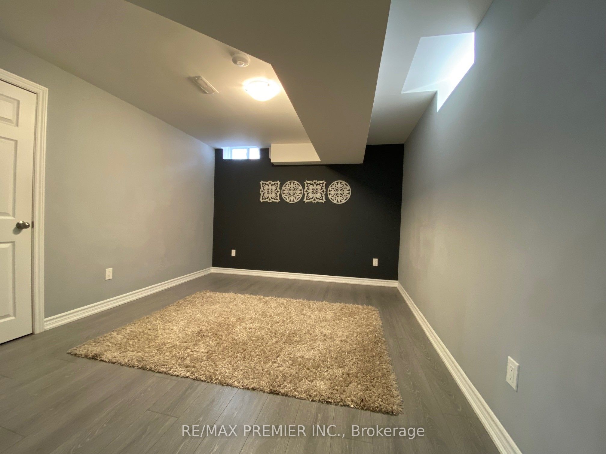 271 Wardlaw Pl Property Photo 1