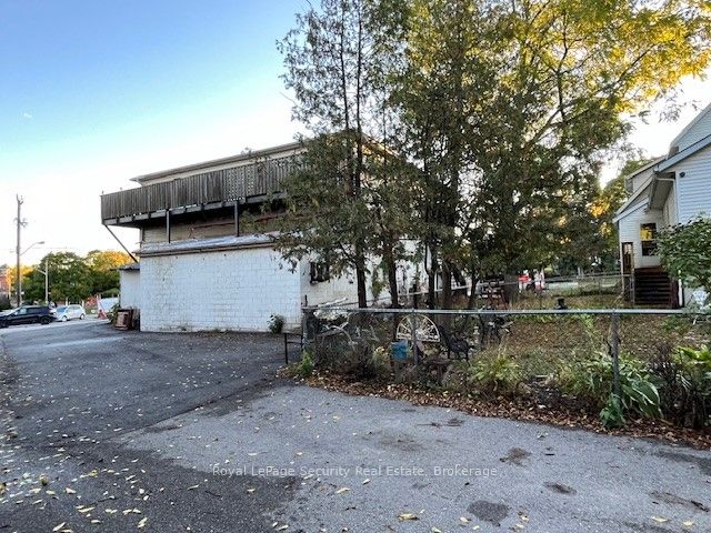 360 Osborne Street Property Photo 2