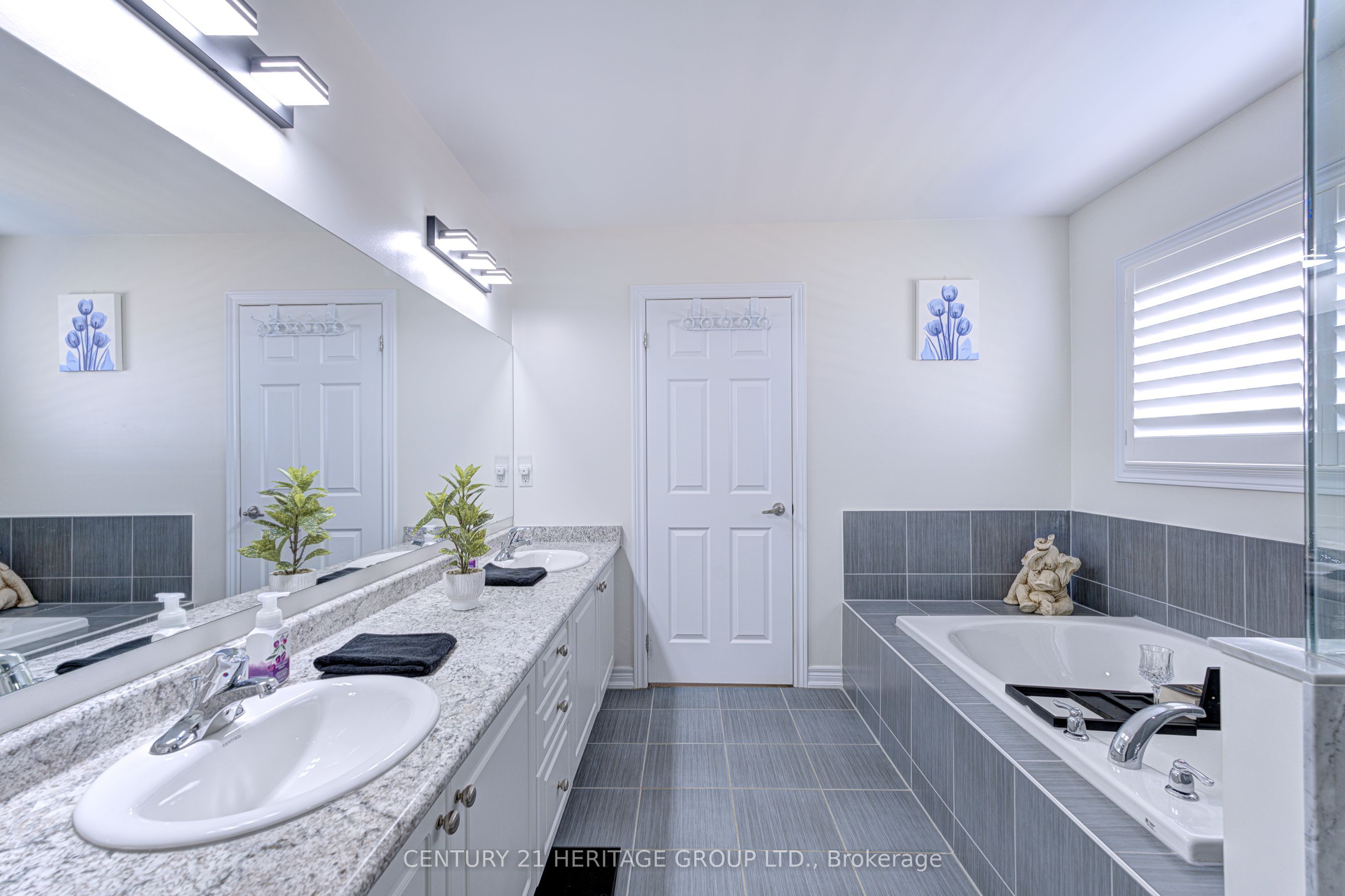 32 Michaelis Street Property Photo 24
