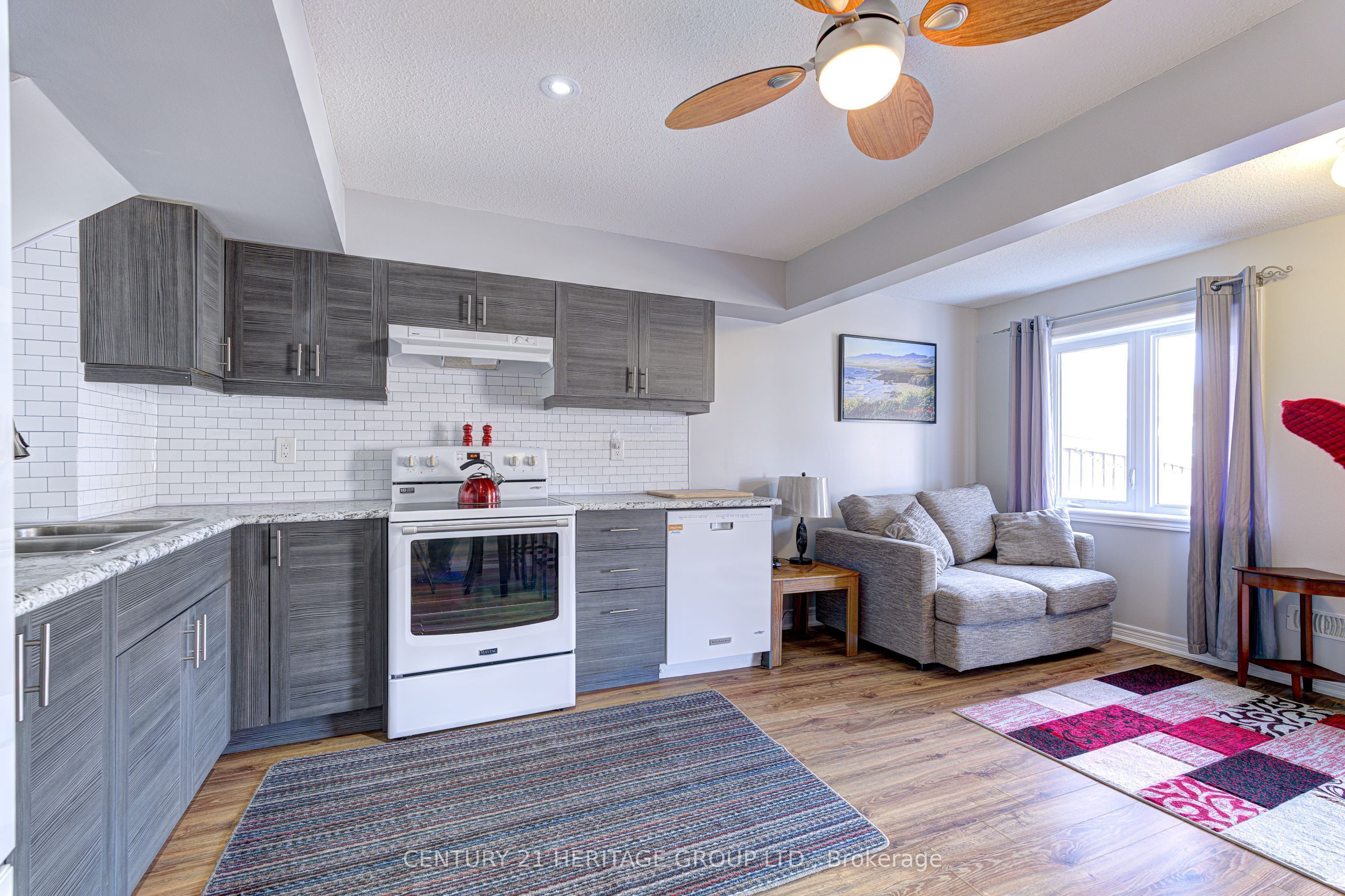 32 Michaelis Street Property Photo 36