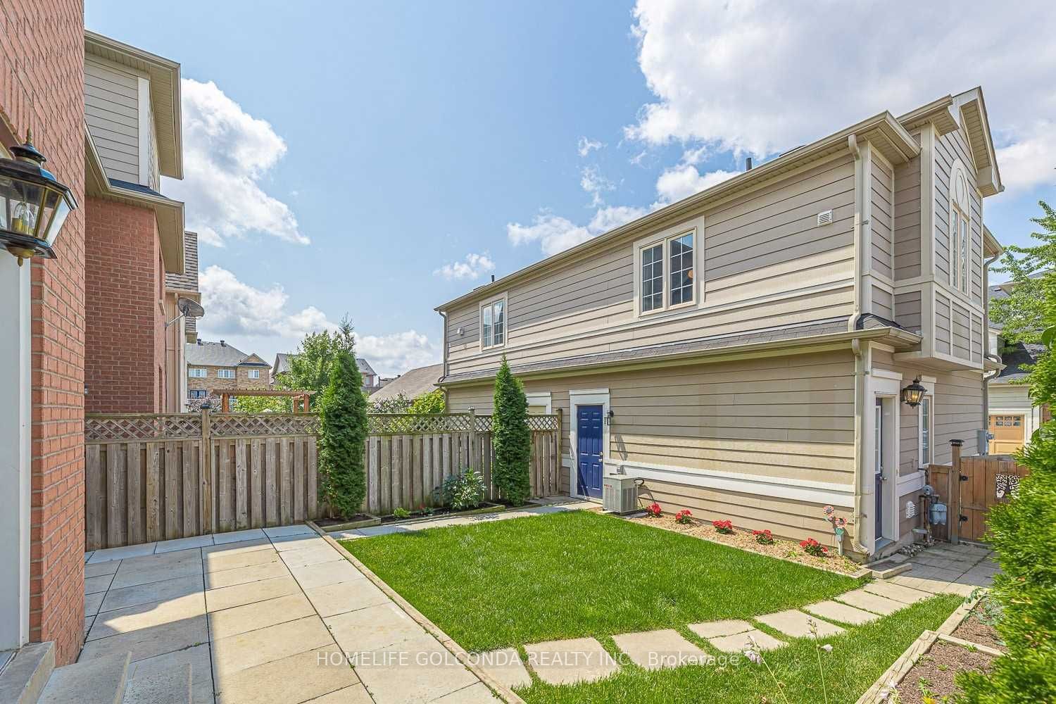 32 Cardrew Street Coach Property Photo 1