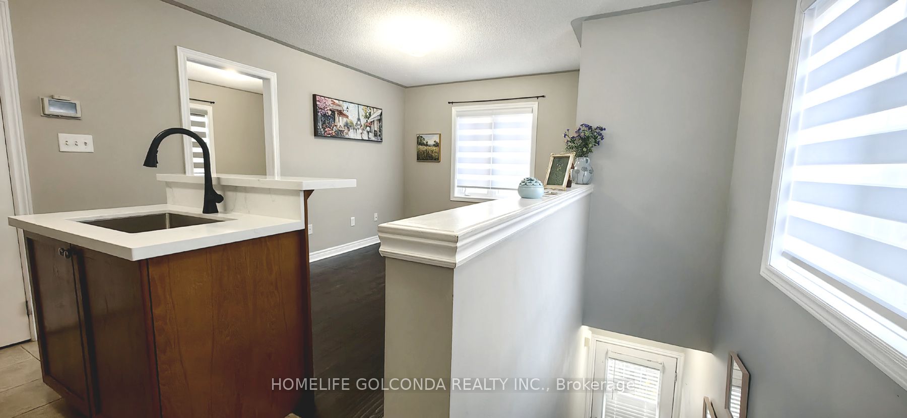 32 Cardrew Street Coach Property Photo 2