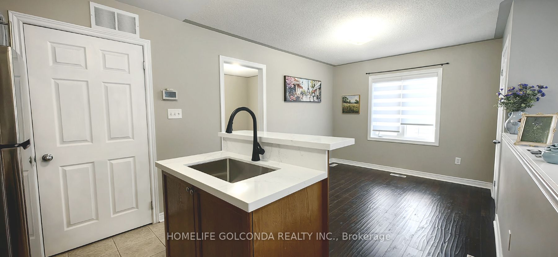 32 Cardrew Street Coach Property Photo 4