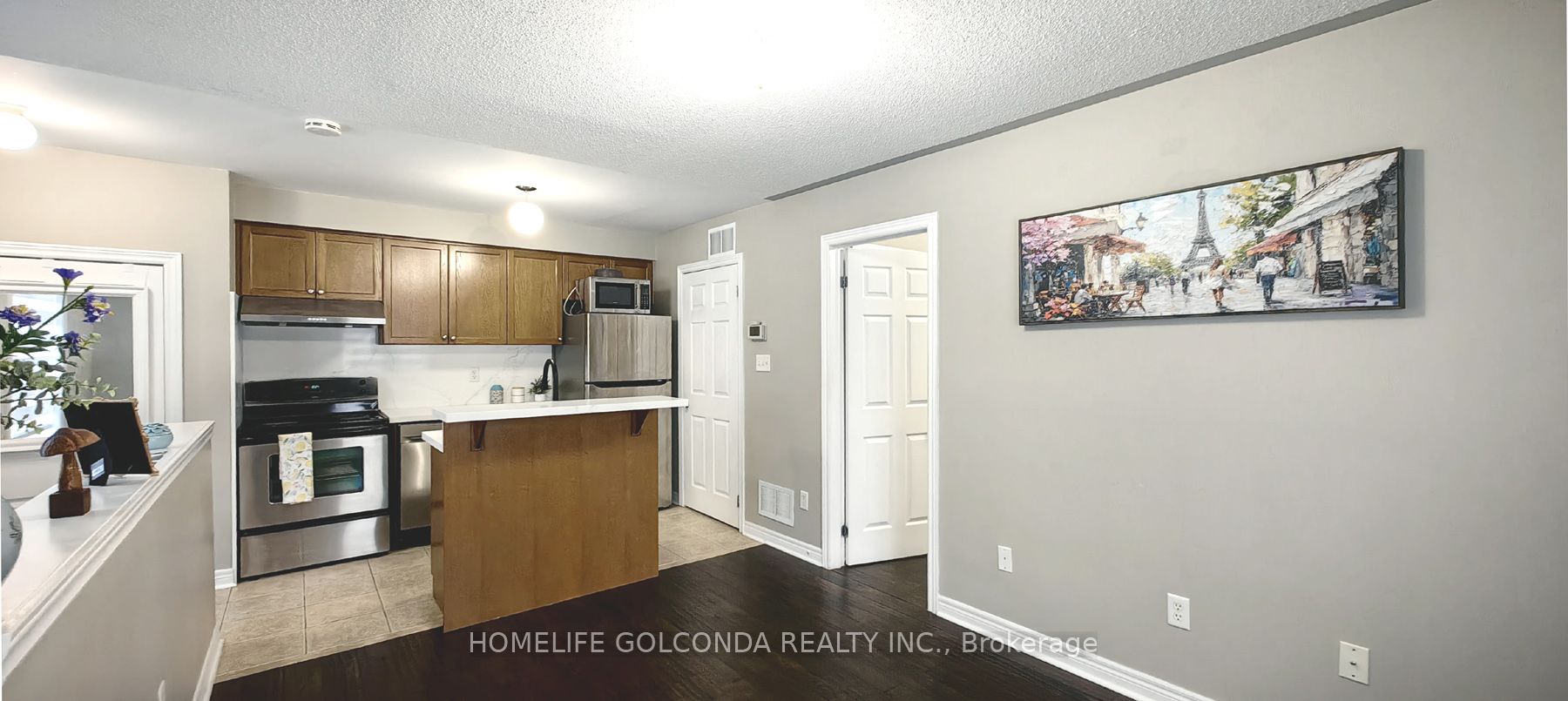 32 Cardrew Street Coach Property Photo 6