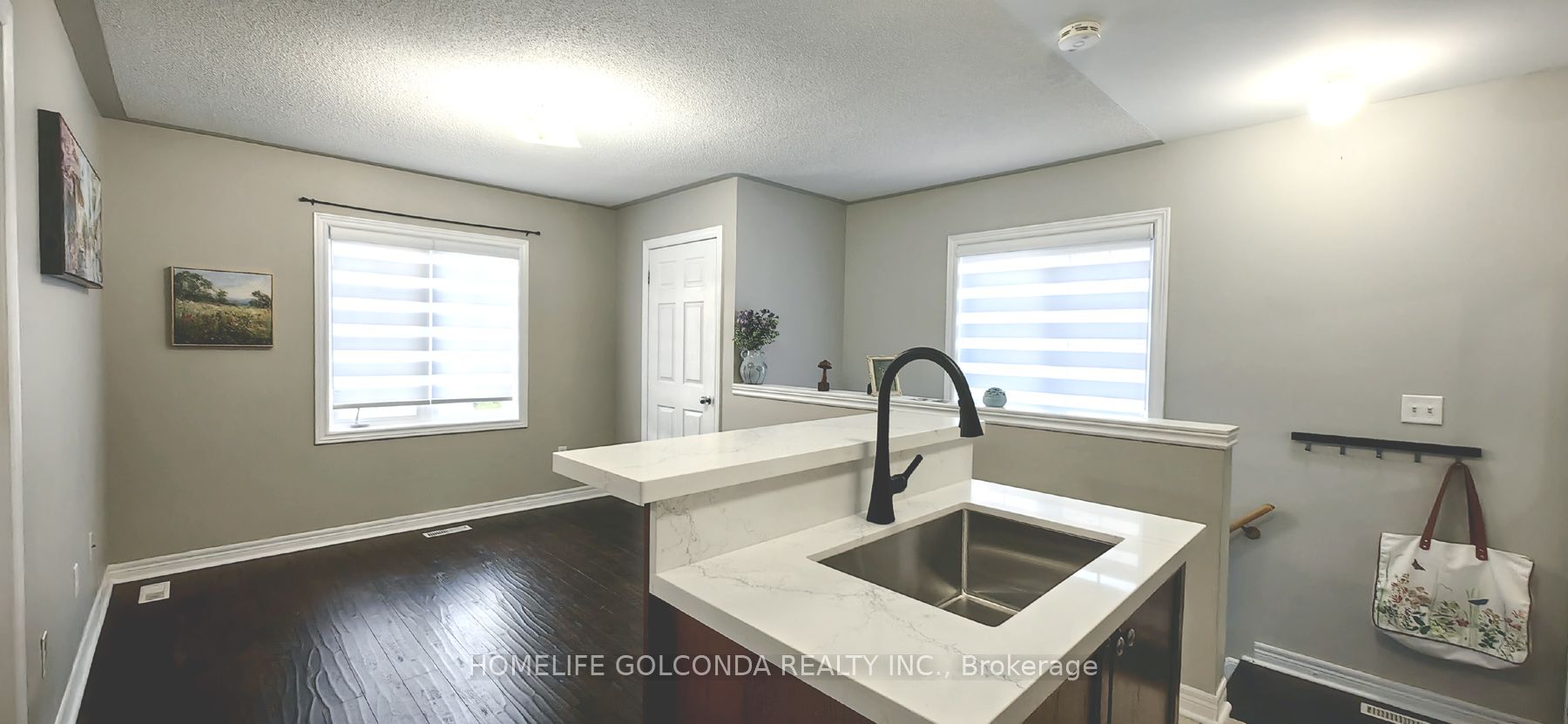 32 Cardrew Street Coach Property Photo 7