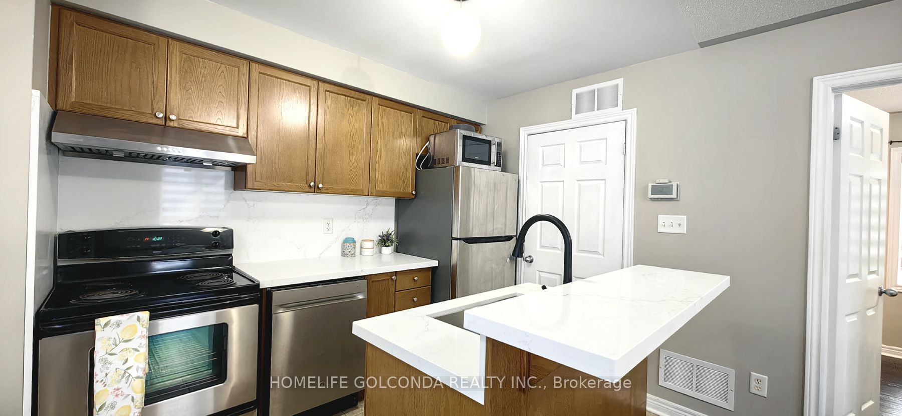 32 Cardrew Street Coach Property Photo 8