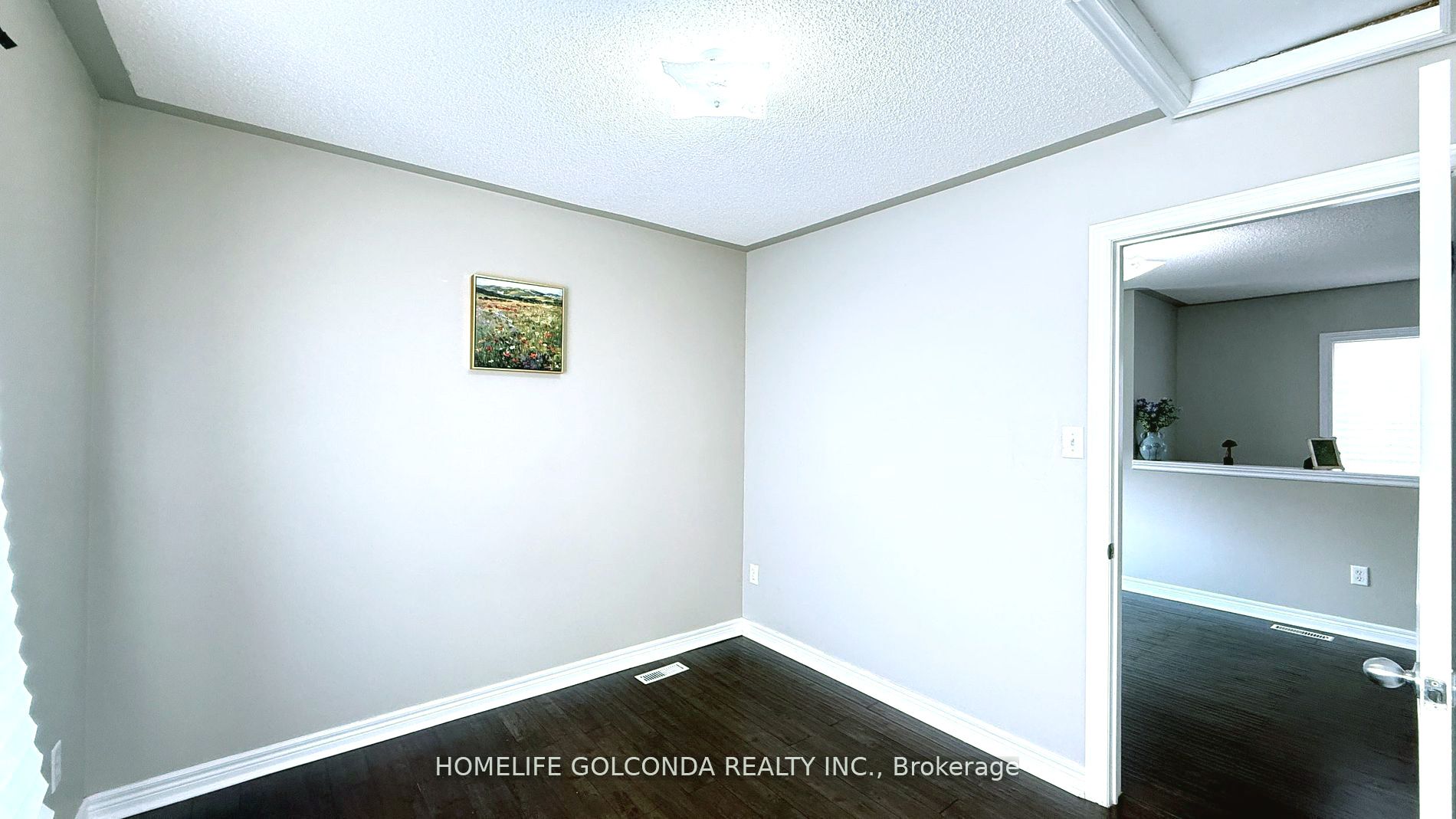 32 Cardrew Street Coach Property Photo 12