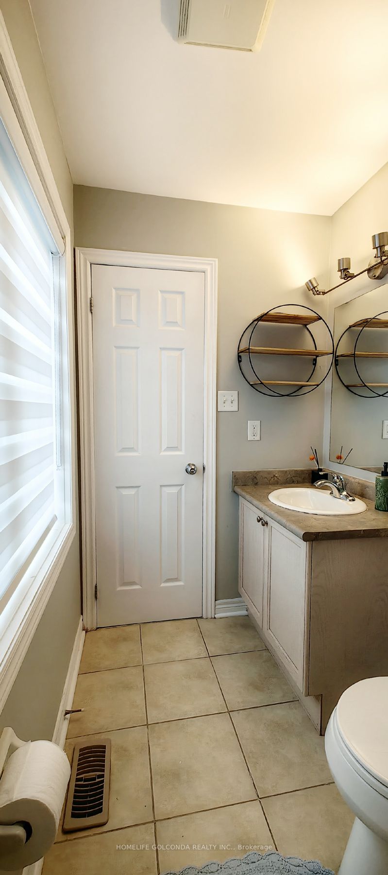 32 Cardrew Street Coach Property Photo 15