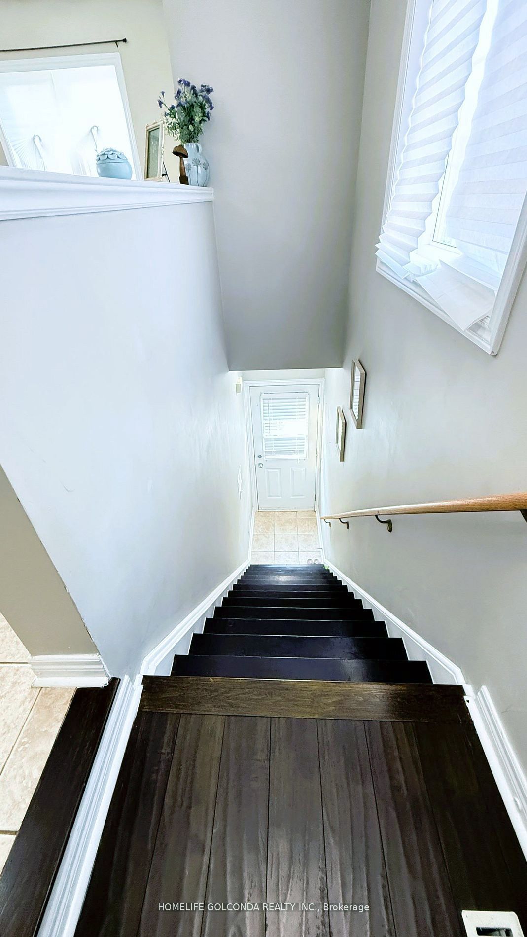 32 Cardrew Street Coach Property Photo 18