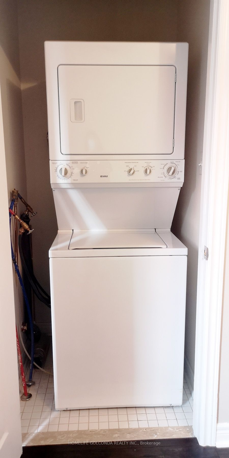 32 Cardrew Street Coach Property Photo 19