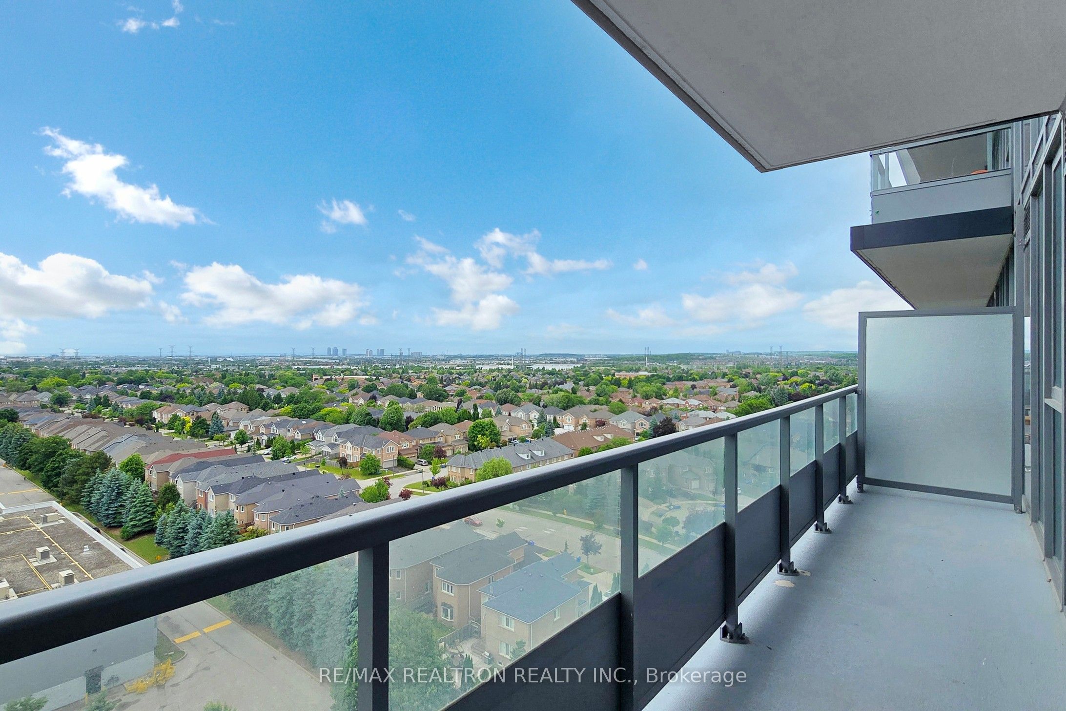 #1204 - 10 Gatineau Drive Property Photo 18