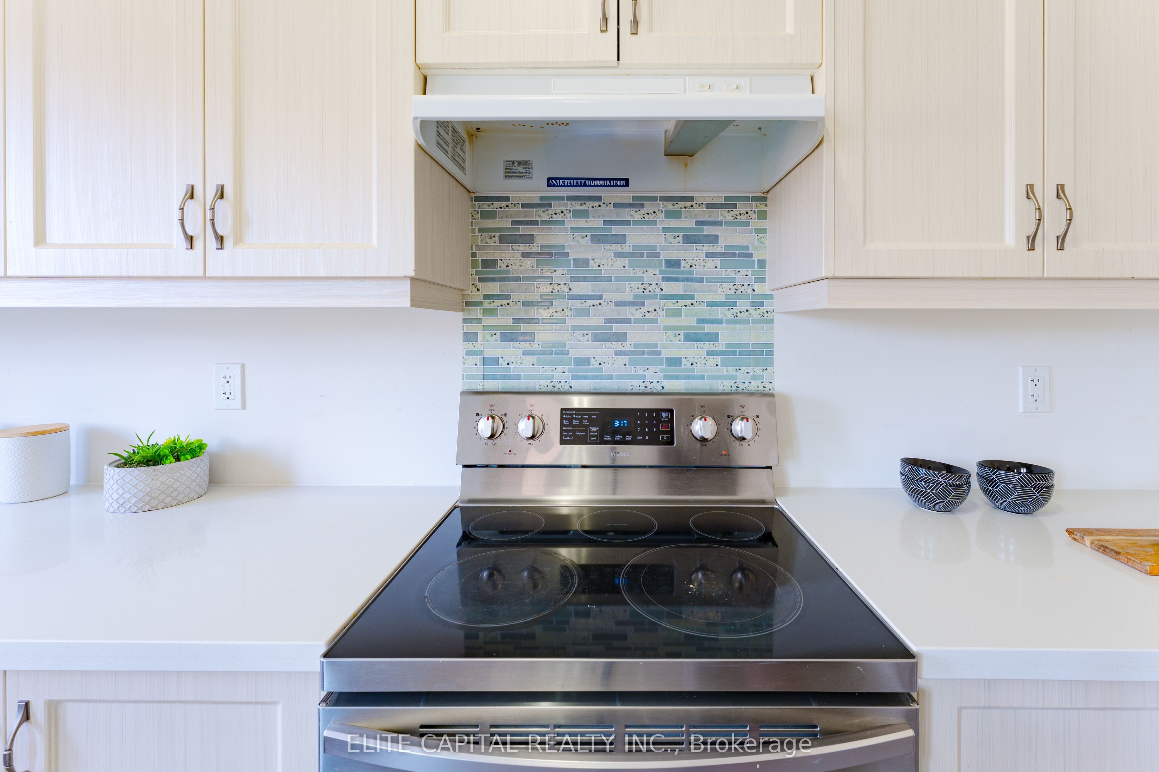 242 Touch Gold Crescent Property Photo 12