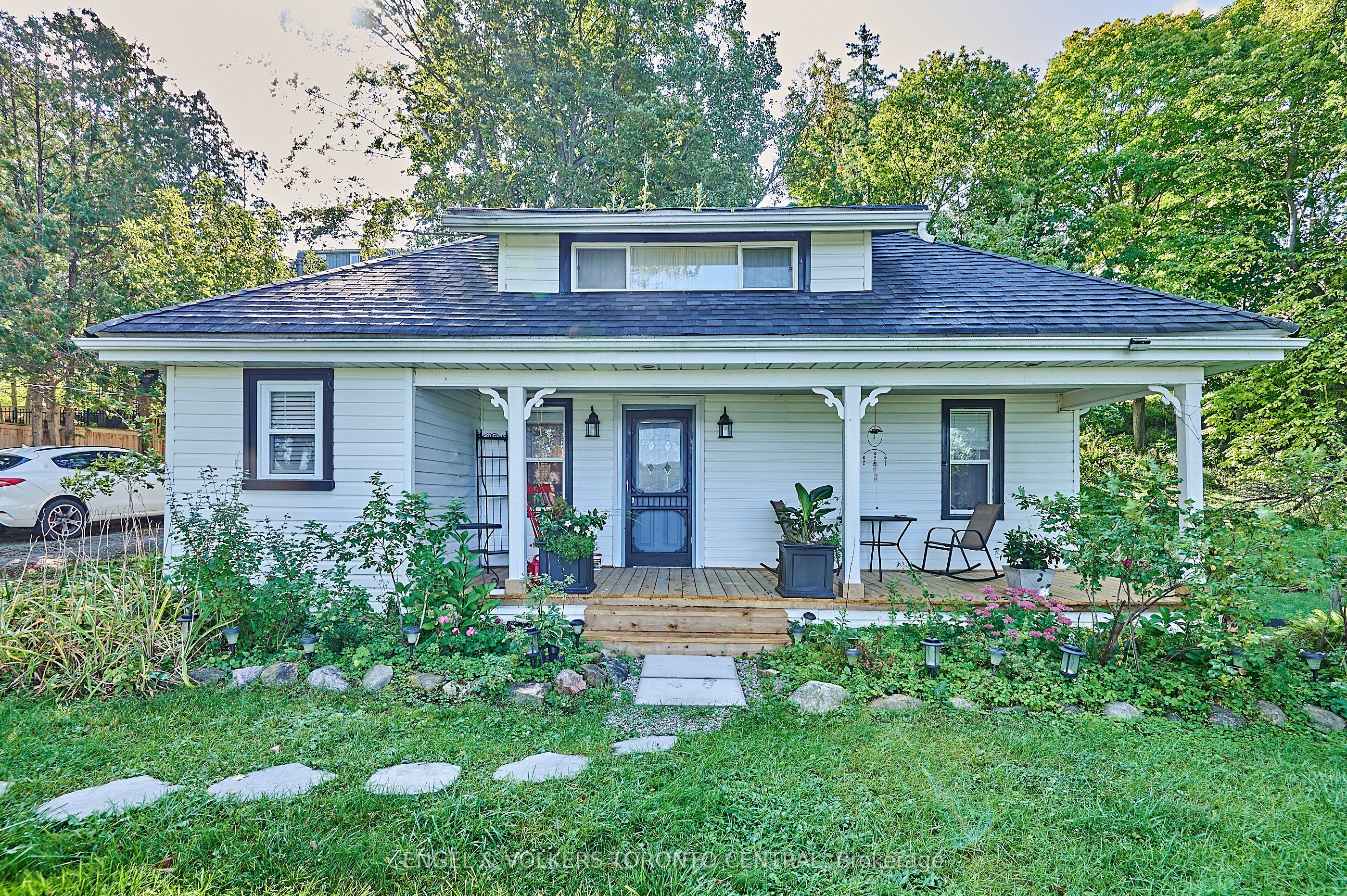 5907 Lake Shore Rd Property Photo 1