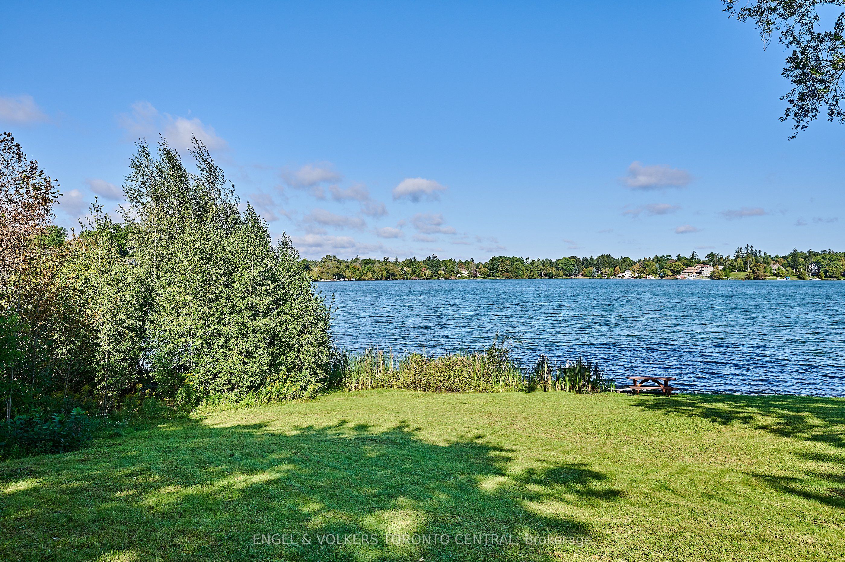 5907/5901 Lakeshore Road Property Photo 3
