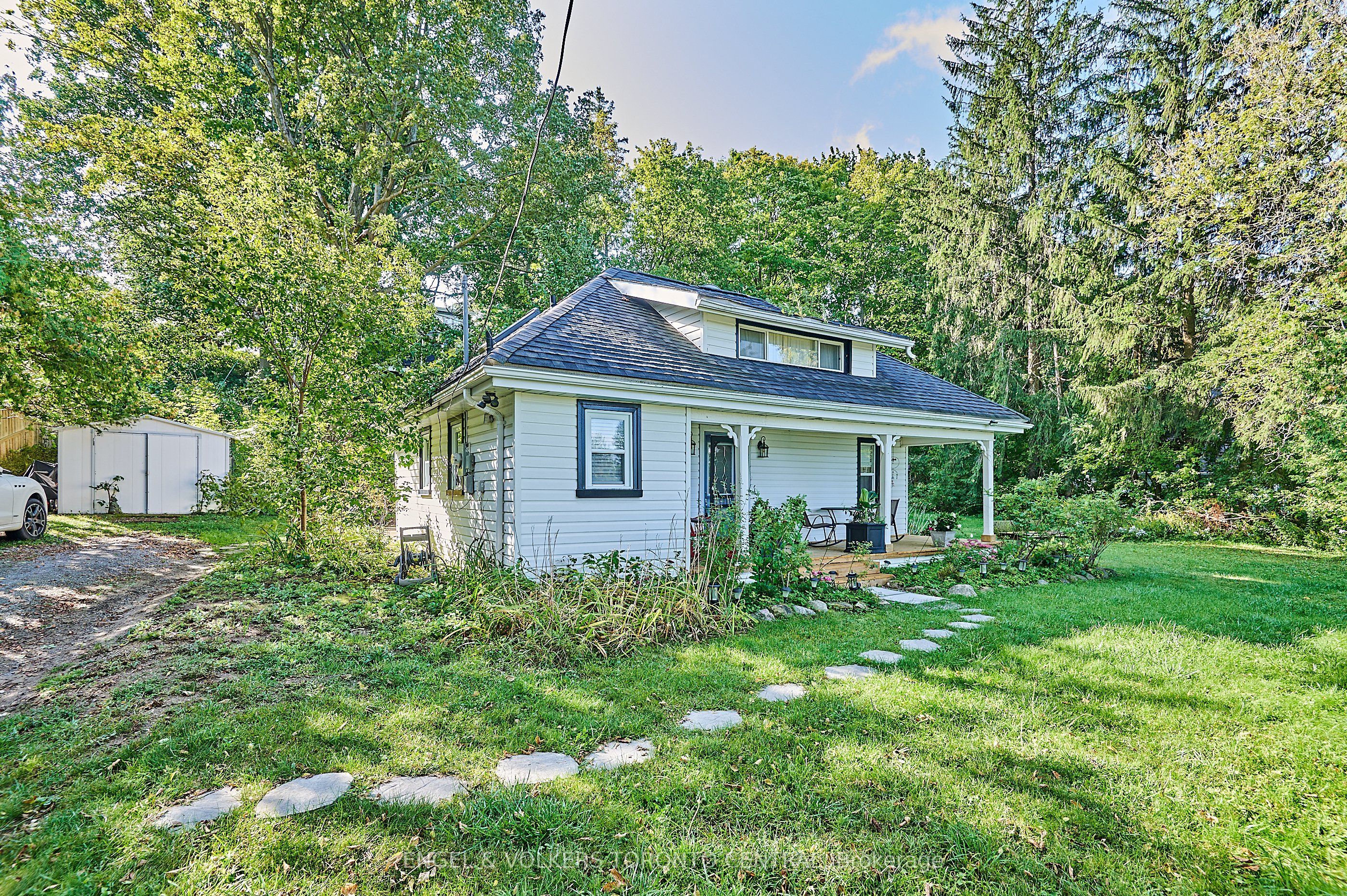 5907/5901 Lakeshore Road Property Photo 6
