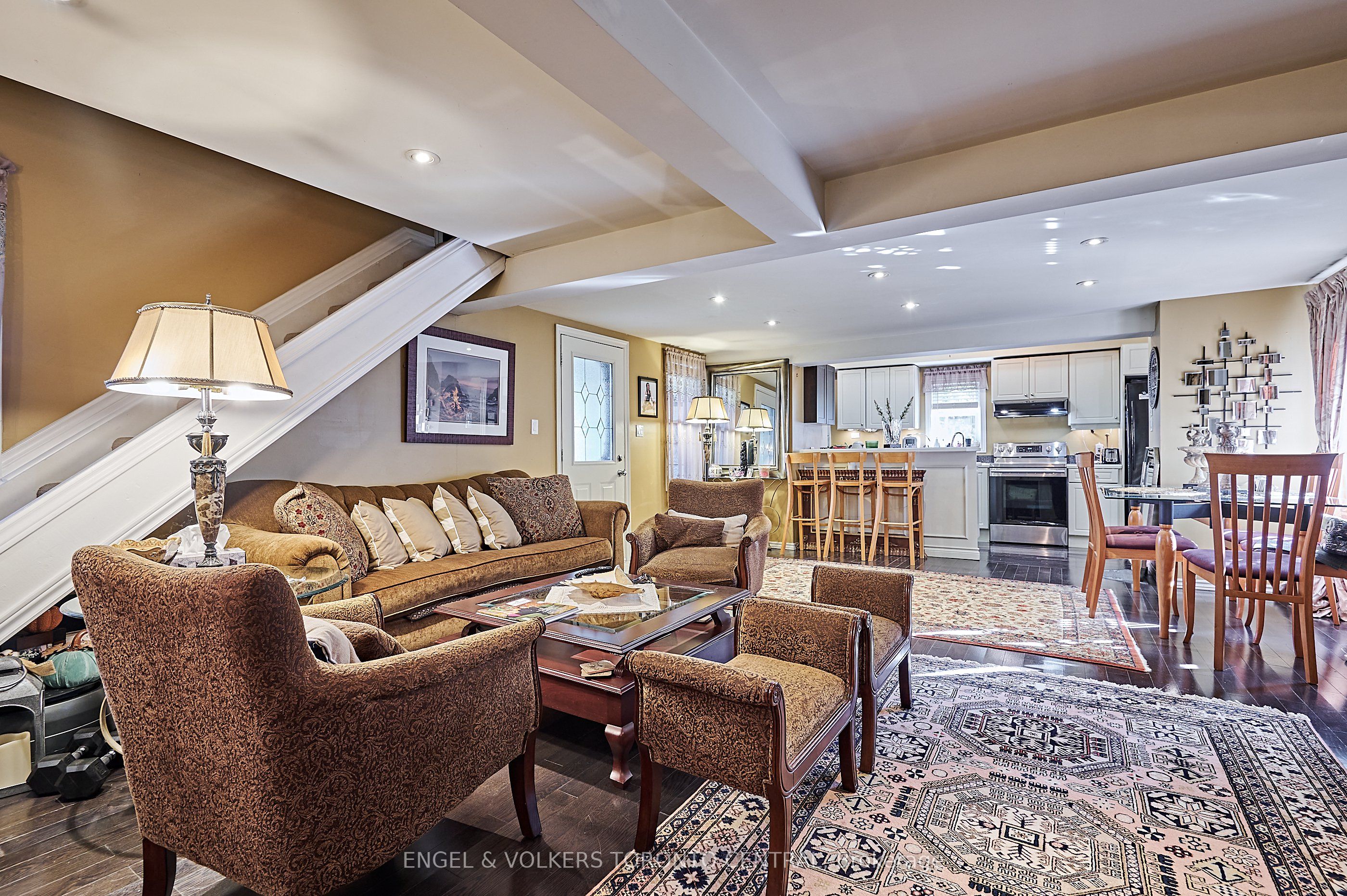 5907/5901 Lakeshore Road Property Photo 8