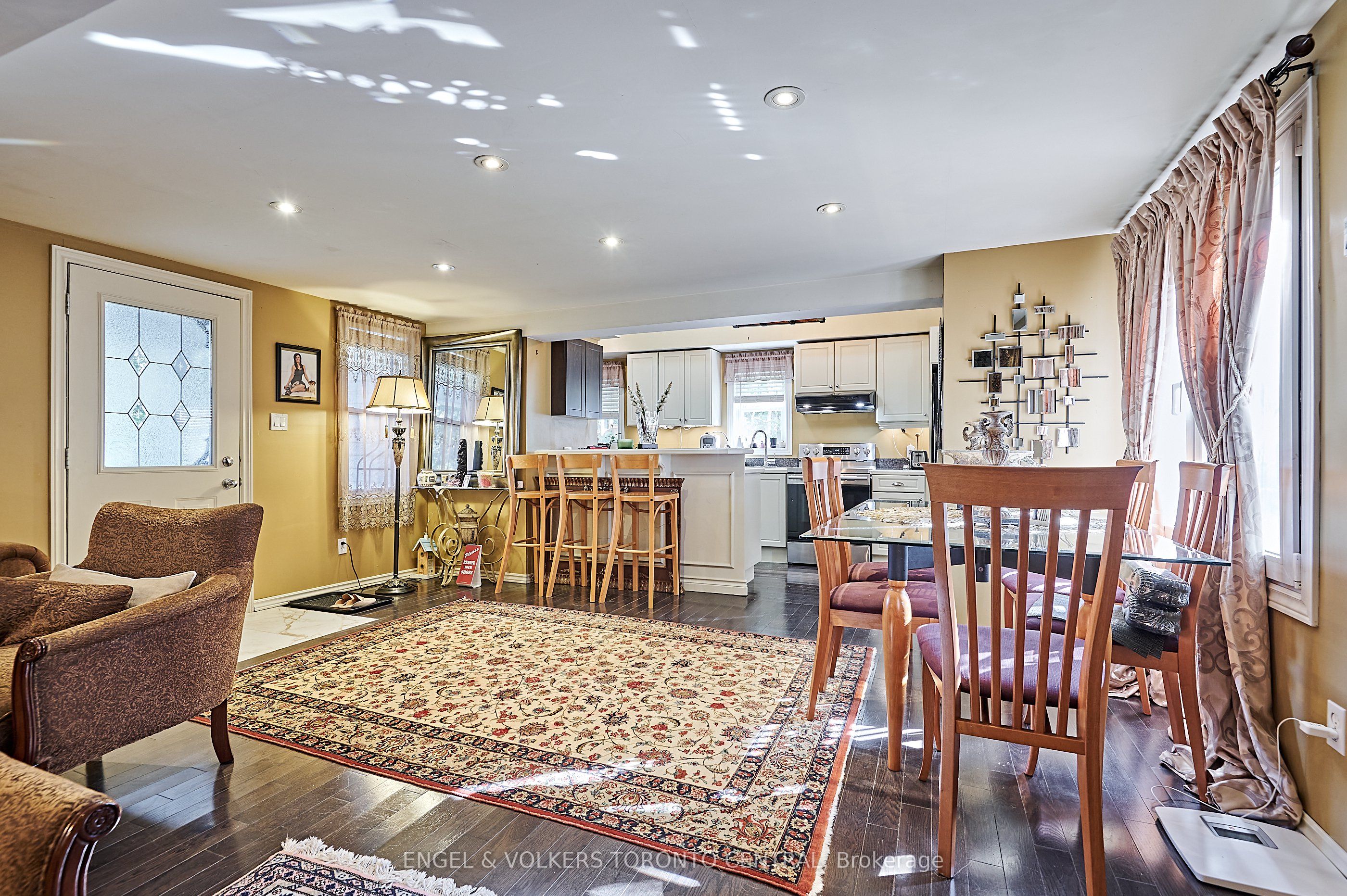 5907/5901 Lakeshore Road Property Photo 19