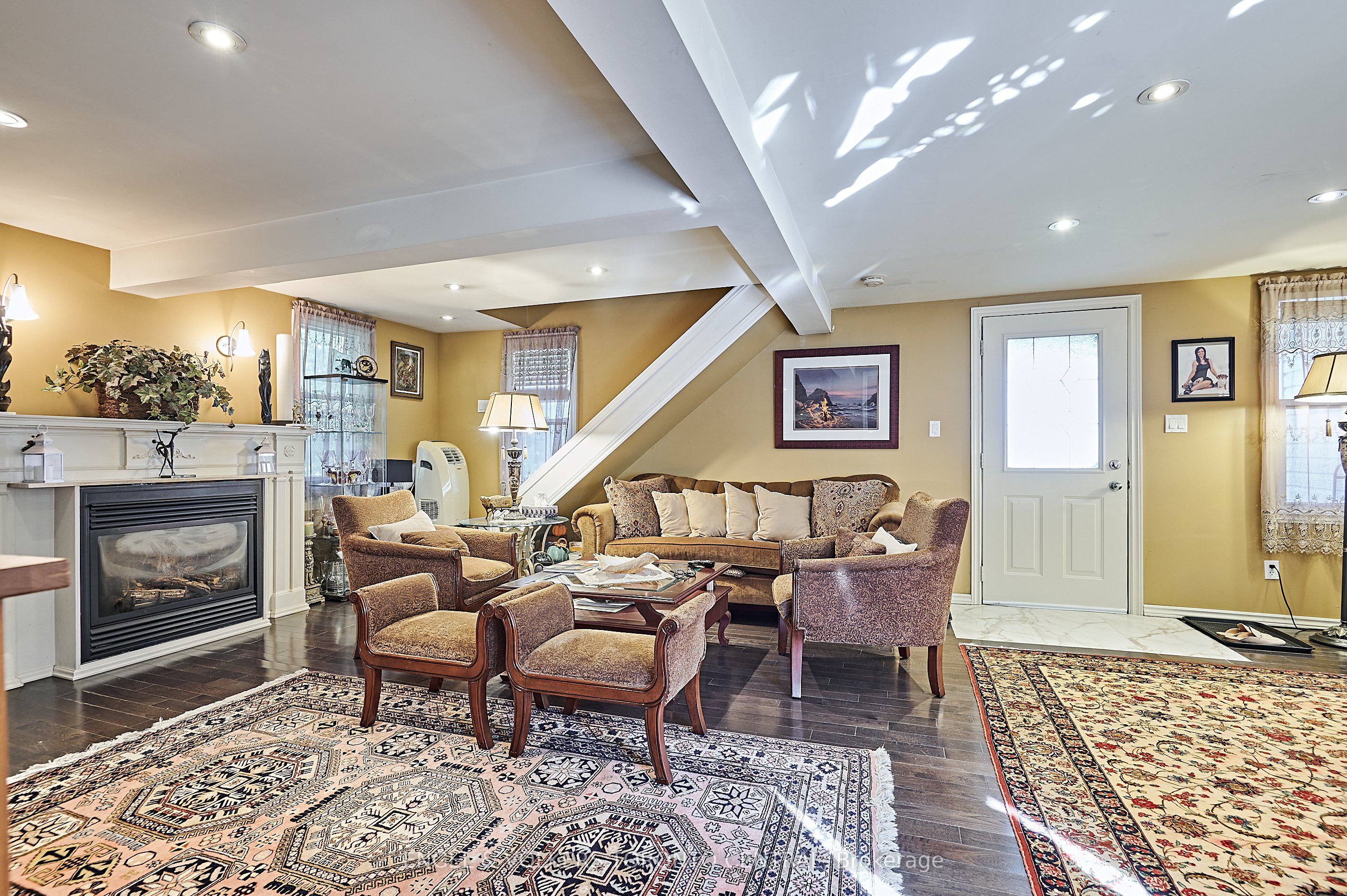 5907/5901 Lakeshore Road Property Photo 20