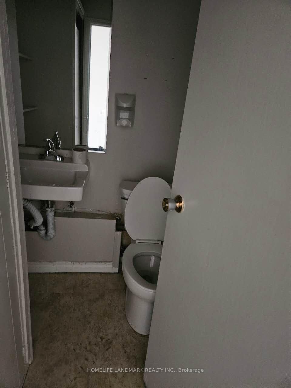 213 The Queensway Avenue S Unit 3 And 4 Property Photo 10