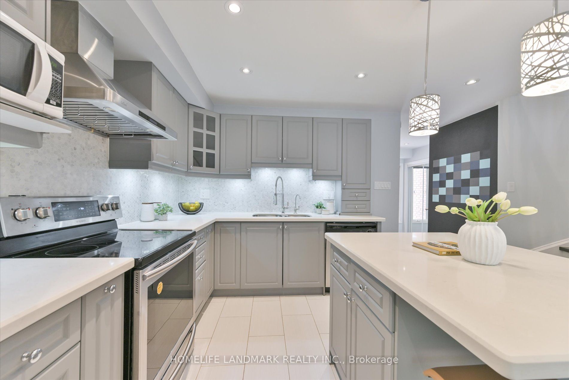 32 Queensmill Ct Property Photo 1