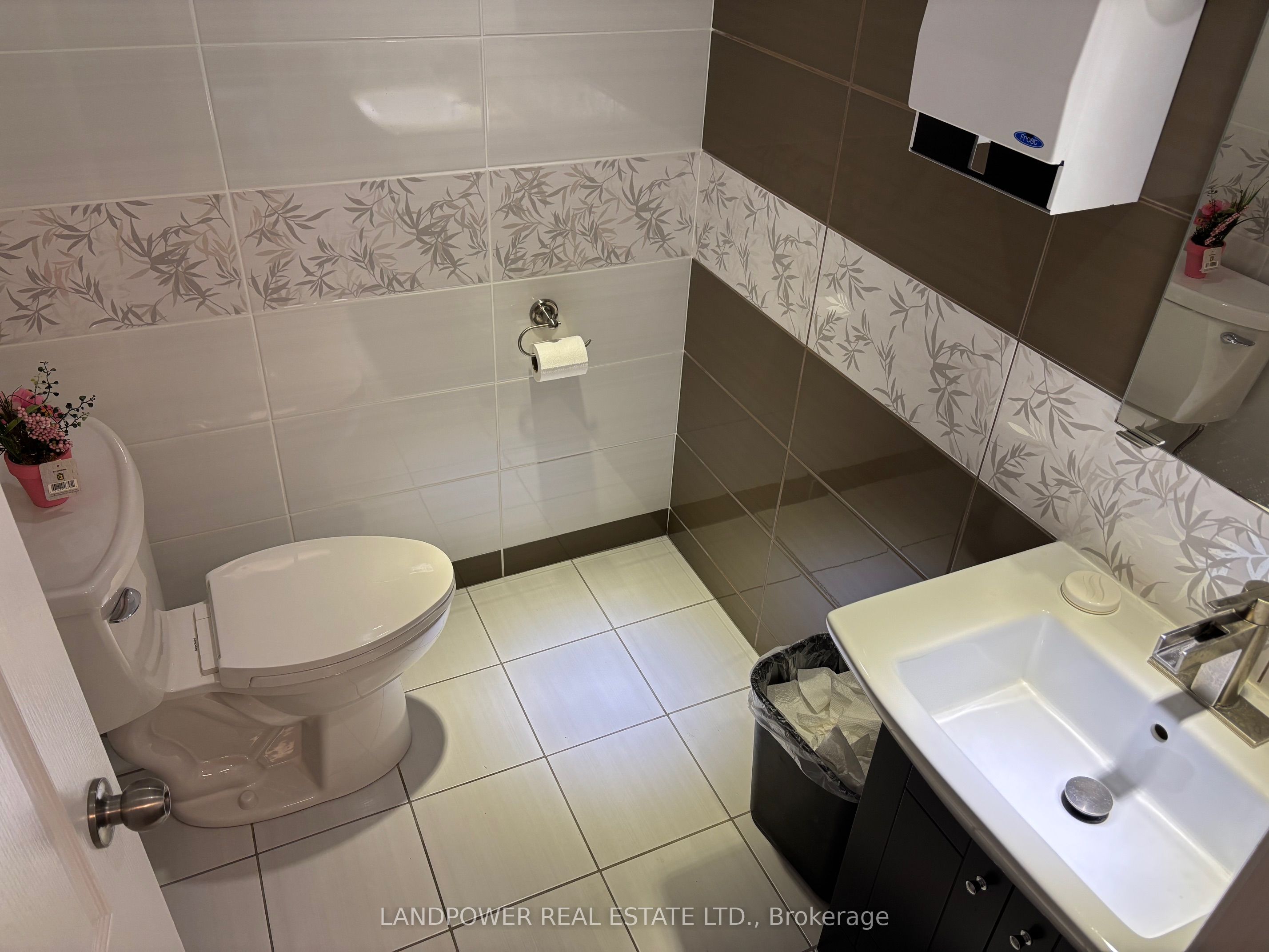80 Esna Park Drive 12 Property Photo 20