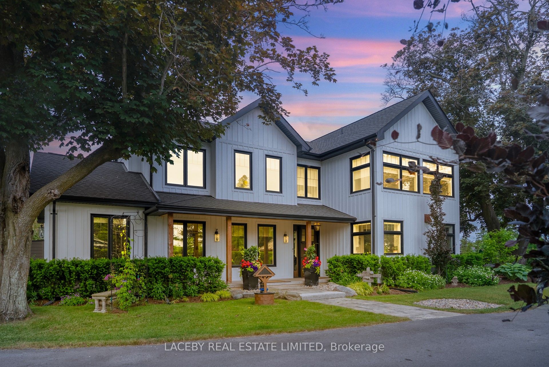 343 Hedge Road Property Photo 2