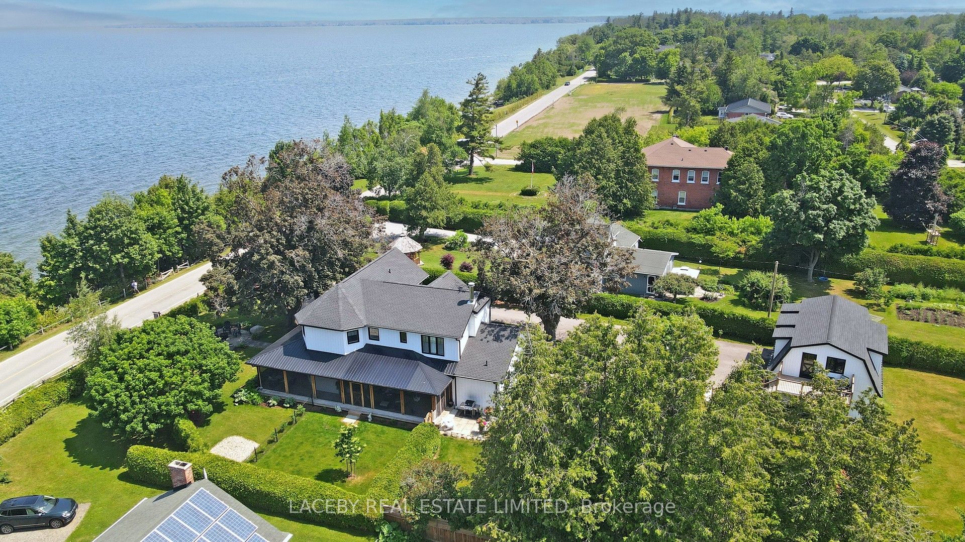 343 Hedge Road Property Photo 8