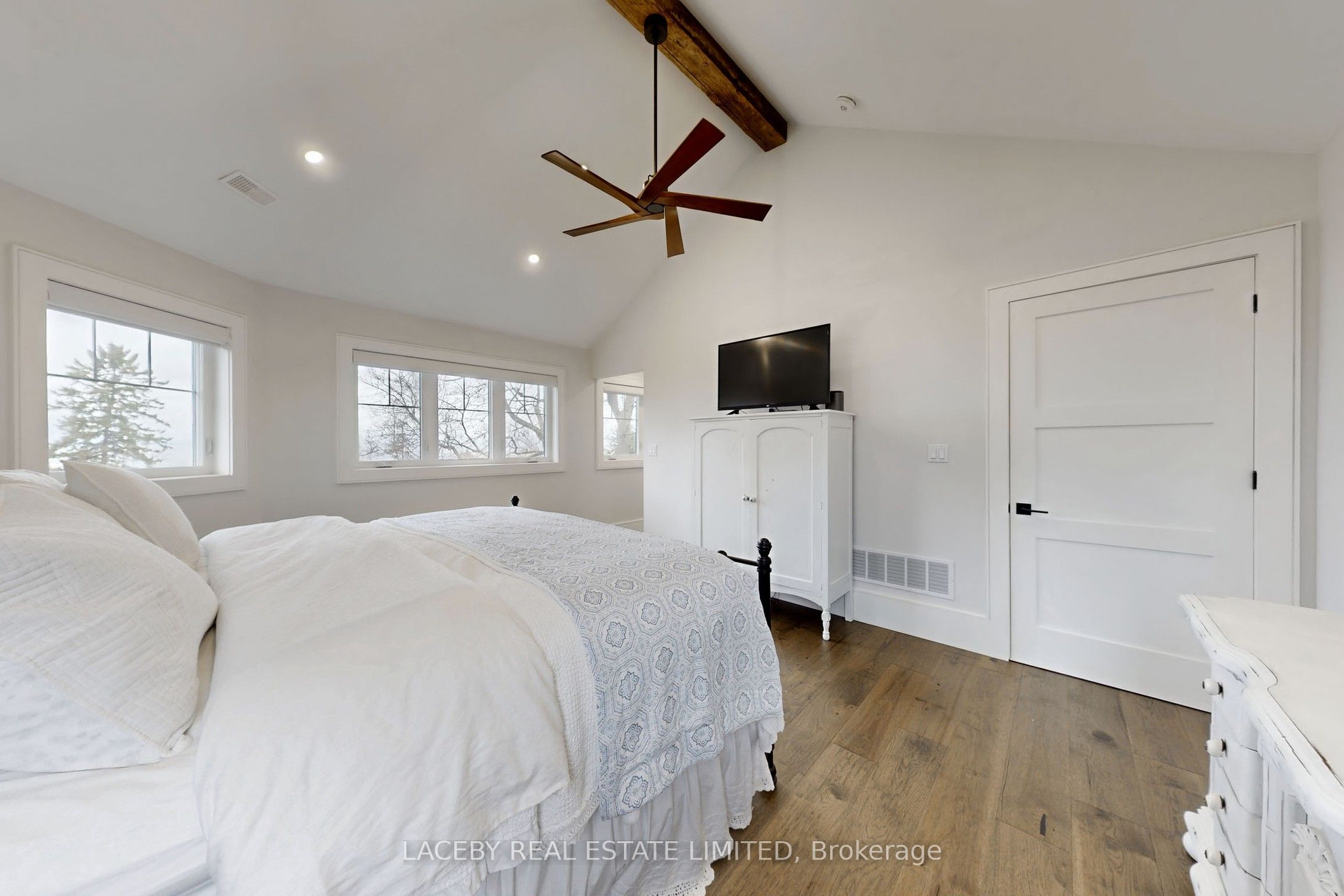 343 Hedge Road Property Photo 40