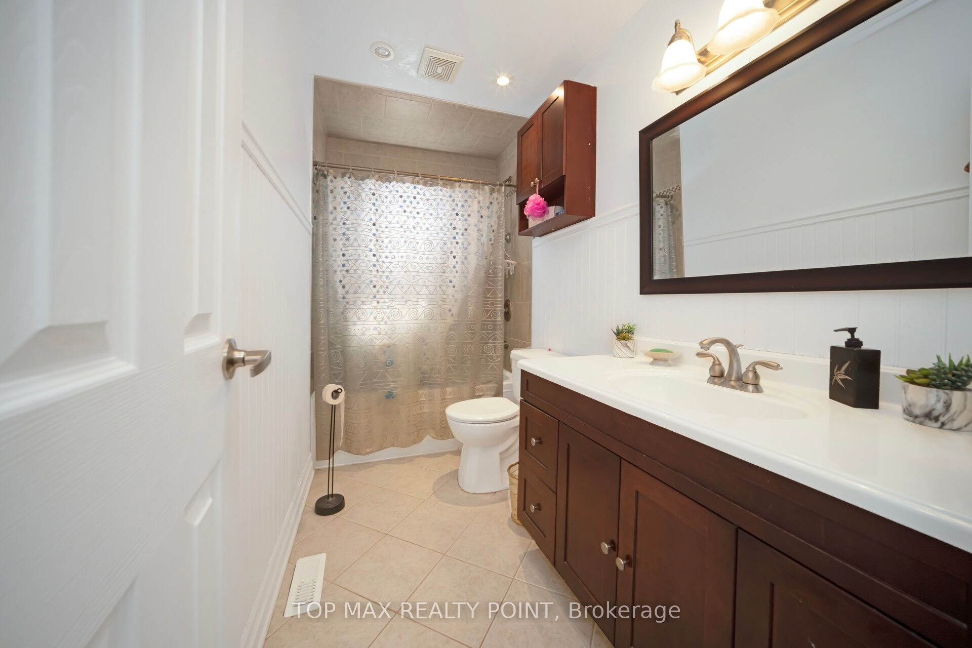 770 Greenfield Crescent Property Photo 26