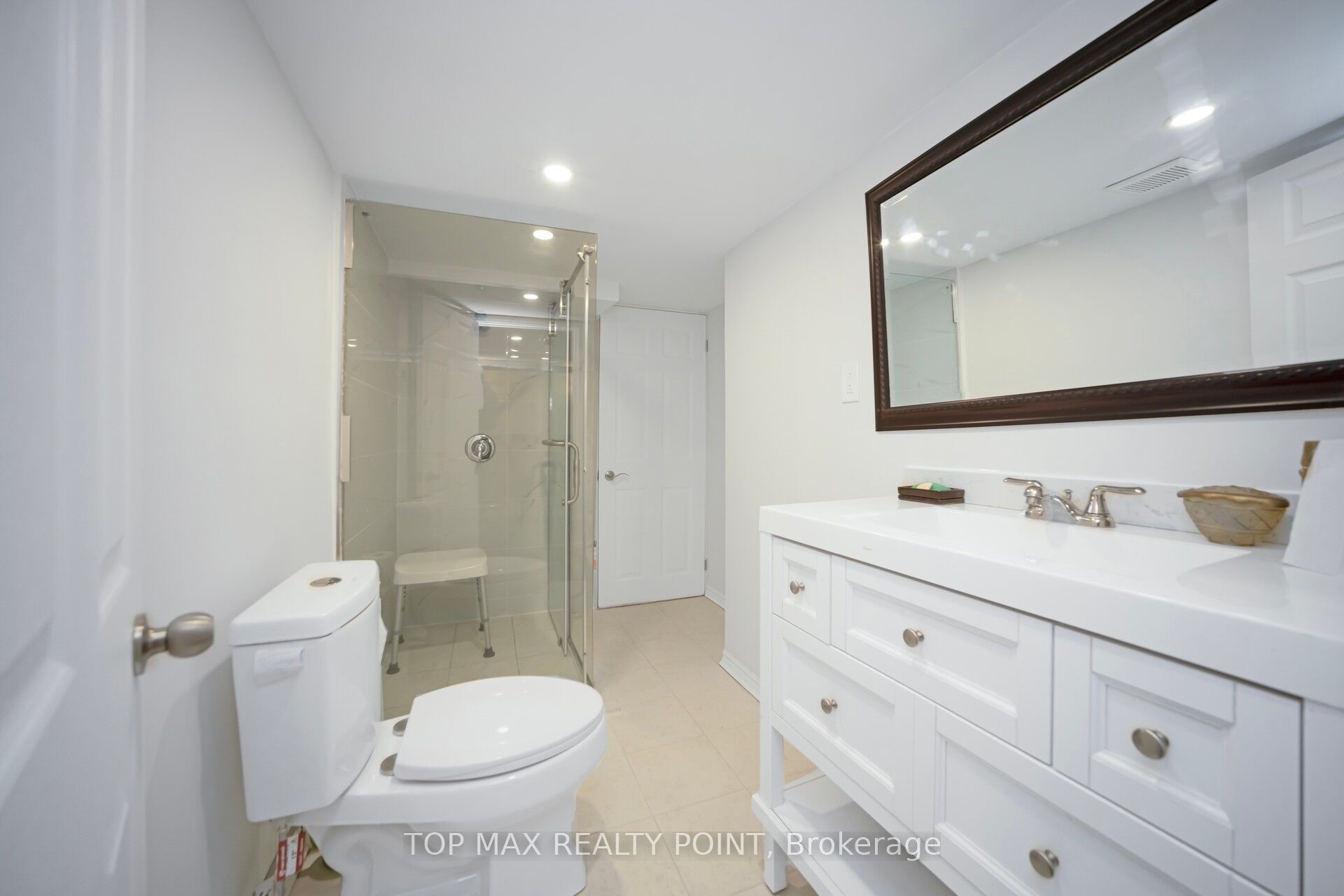 770 Greenfield Crescent Property Photo 32