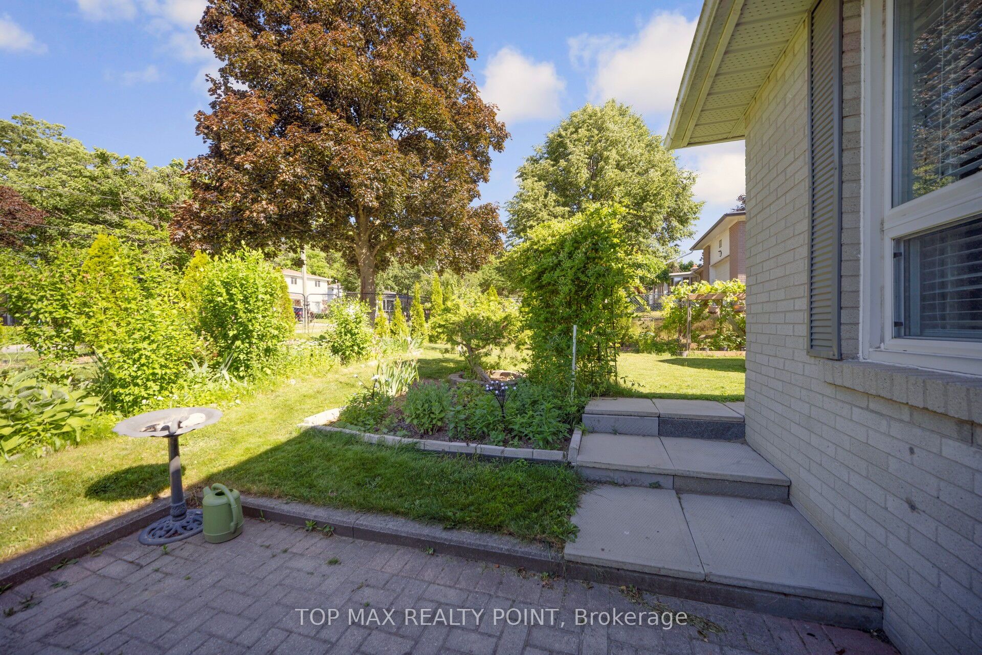 770 Greenfield Crescent Property Photo 38