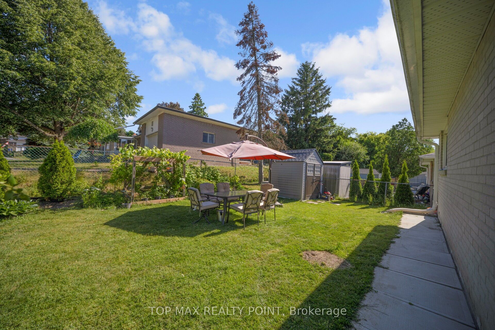770 Greenfield Crescent Property Photo 39