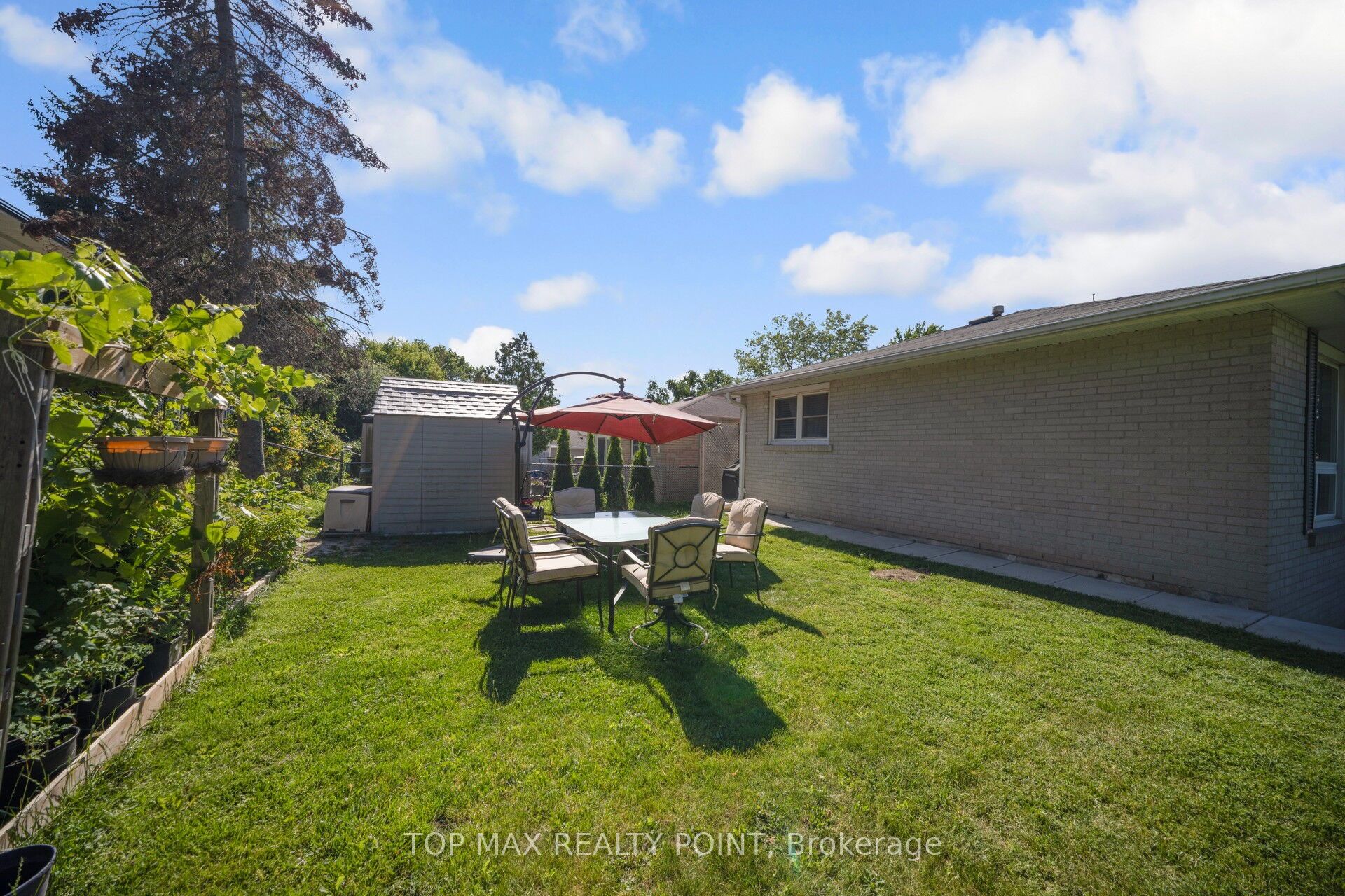 770 Greenfield Crescent Property Photo 40