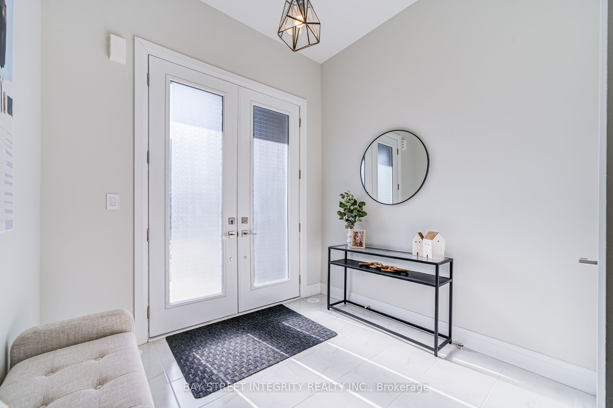 511 New England Court Property Photo 2